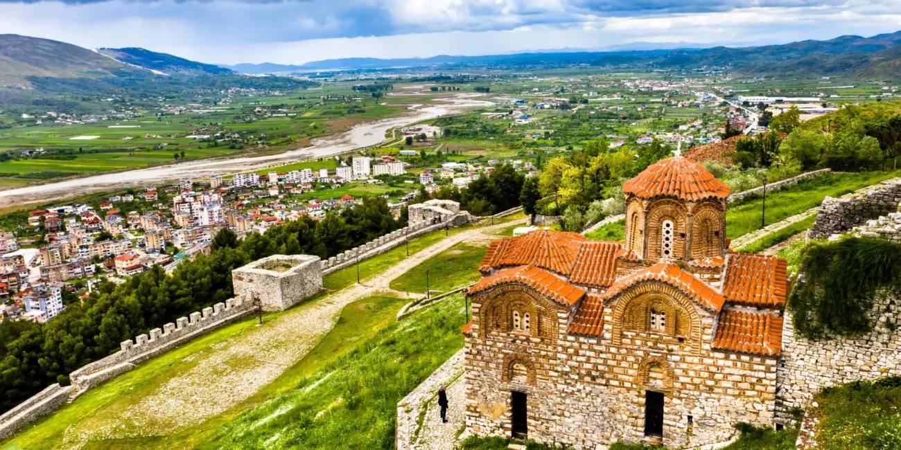 Tomorr, Berat, Osum, najljepši  kanjon  u Albaniji, grad  tisuću prozora, Berat, povijest Berat, što vidjeti u Beratu, Mangalem, četvrt Mangalem, grad s tisuću prozora, most Gorica, most Gorica Berat, najstariji  mostovi u Albaniji, najljepši mostovi u Albaniji, osmanski mostovi u albaniji,  dvorac Berat, crkva Svetog Trojstva Berat, crkva Svetog Trojstva, najljepši dvorac u Albaniji, Crkva Svetog Mihovila, etnografski muzej Berat, džamija Sultana Bayezida II,Kraljeva džamija Berat, najveće džamije u Albaniji, Tekija Helveti, Derviški konak, Ahmet Kurt Paša, Roshnik, Roshnik Berat, village Roshnik, Vodopad Bogova, Tomorr, Berat, Osum, the most beautiful canyon in Albania, the city of a thousand windows, Berat, the history of Berat, what to see in Berat, Mangalem, Mangalem district, the city of a thousand windows, Gorica bridge, Gorica bridge Berat, the oldest bridges in Albania, the most beautiful bridges in Albania, Ottoman bridges in Albania, Berat Castle, Church of the Holy Trinity Berat, Church of the Holy Trinity, the most beautiful castle in Albania, Church of Saint Michael, Berat Ethnographic Museum, Sultan Bayezid II Mosque, King's Mosque Berat, the largest mosques in Albania, Dervish inn, Ahmet Kurt Pasha, Roshnik, Roshnik Berat, village Roshnik, King's Mosque, Bachelor's Mosque, Church of St. Michael, Helveti Tekke, Bogova Waterfall,
