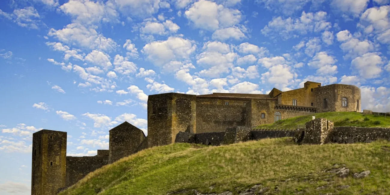 Nacionalni arheološki muzej Melfi, dvorac Melfi, Melfi, Melfi Italija, Hohenstaufen dinastija, Anjou dinastija, Acciaioli, Marzano, Caracciolo, dinastija Doria,  dolina Ofanto, Vulture, planina Vulture, Basilicata, Melfi što vidjeti, Mefli što raditi, Melfi što posjetiti, Normani, povijest dvorca melfi, činjenice o dvorcu melfi, dvorac melfi italija, cijena dvorca melfi, Melfi National Archaeological Museum, Melfi Castle, Melfi, Melfi Italy, Hohenstaufen Dynasty, Anjou Dynasty, Acciaioli, Marzano, Caracciolo, Doria Dynasty, Ofanto Valley, Vulture, Mount Vulture, Basilicata, Melfi What To See, Mefli What To Do, Melfi What To Visit, Normans, melfi castle history, melfi castle facts, melfi castle italy, melfi castle price