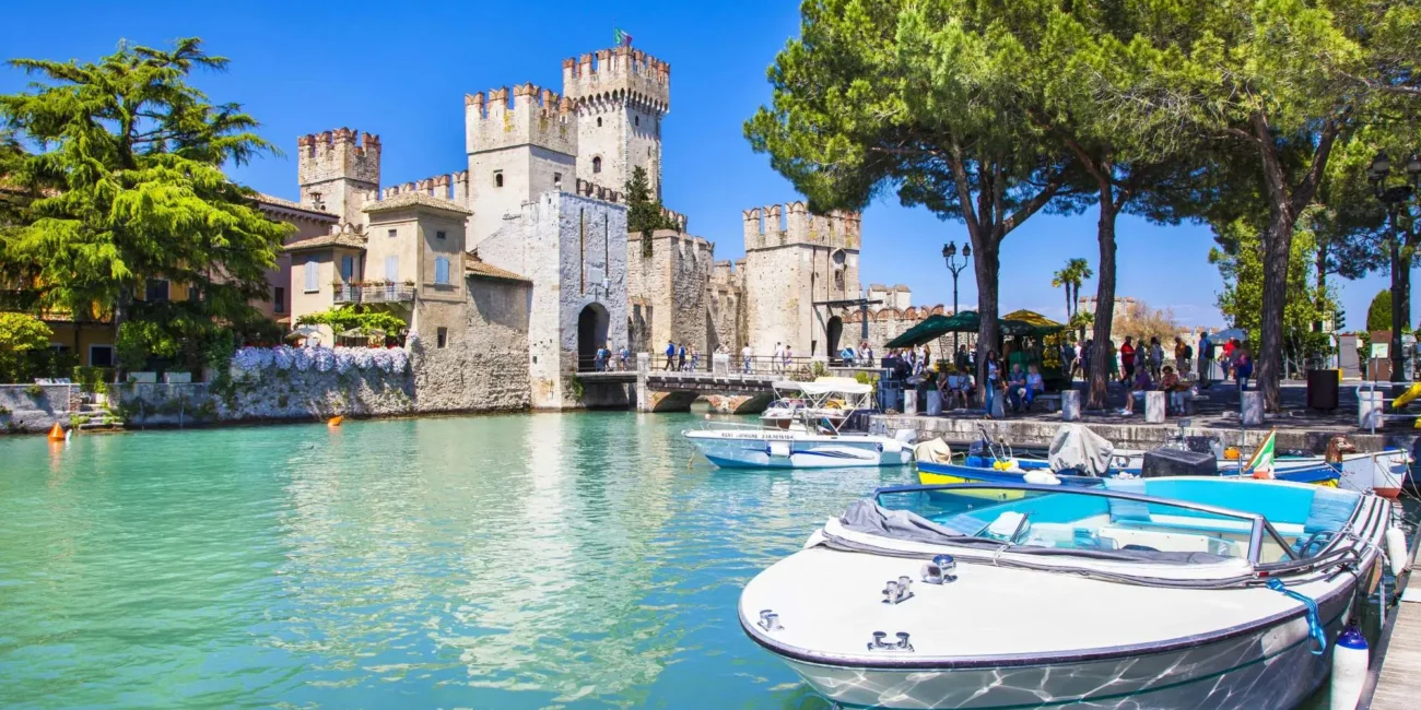 Sirmione, Scaliger, Tvrđava Scaliger, dvorac Scaliger, utvrda Scaliger, najveće talijansko jezero, Garda, Gardaland resort, jezero Garda, Della Scala, Scaligeri, cijena ulaznice tvrđava Scaligero, tvrđava Scaligero, Pescheria del Garda, tvrđava Pescheria del Garda, jezero garda što vidjeti, što raditi jezero garda, Sirmione, Scaliger, Scaliger Fortress, Scaliger Castle, Scaliger Fort, Italy's Largest Lake, Garda, Gardaland Resort, Lake Garda, Della Scala, Scaligeri, Scaliger Fortress Ticket Price, Scaligero Fortress, Pescheria del Garda, Pescheria del Garda Fortress, Lake Garda What see, what to do lake garda, Scaligero castle, castillo Scaligero,