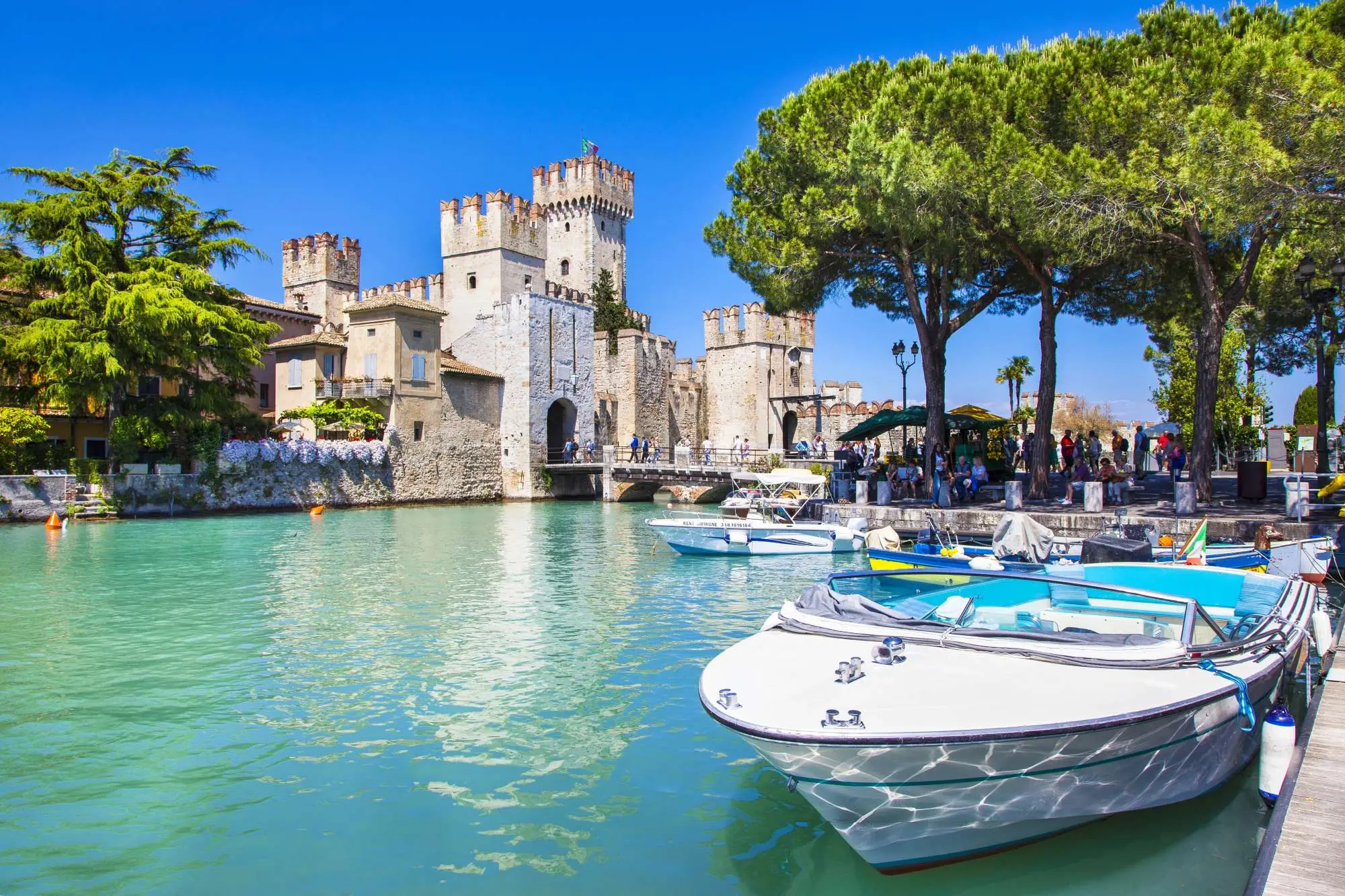 Sirmione, Scaliger, Tvrđava Scaliger, dvorac Scaliger, utvrda Scaliger, najveće talijansko jezero, Garda, Gardaland resort, jezero Garda, Della Scala, Scaligeri, cijena ulaznice tvrđava Scaligero, tvrđava Scaligero, Pescheria del Garda, tvrđava Pescheria del Garda, jezero garda što vidjeti, što raditi jezero garda, Sirmione, Scaliger, Scaliger Fortress, Scaliger Castle, Scaliger Fort, Italy's Largest Lake, Garda, Gardaland Resort, Lake Garda, Della Scala, Scaligeri, Scaliger Fortress Ticket Price, Scaligero Fortress, Pescheria del Garda, Pescheria del Garda Fortress, Lake Garda What see, what to do lake garda, Scaligero castle, castillo Scaligero,