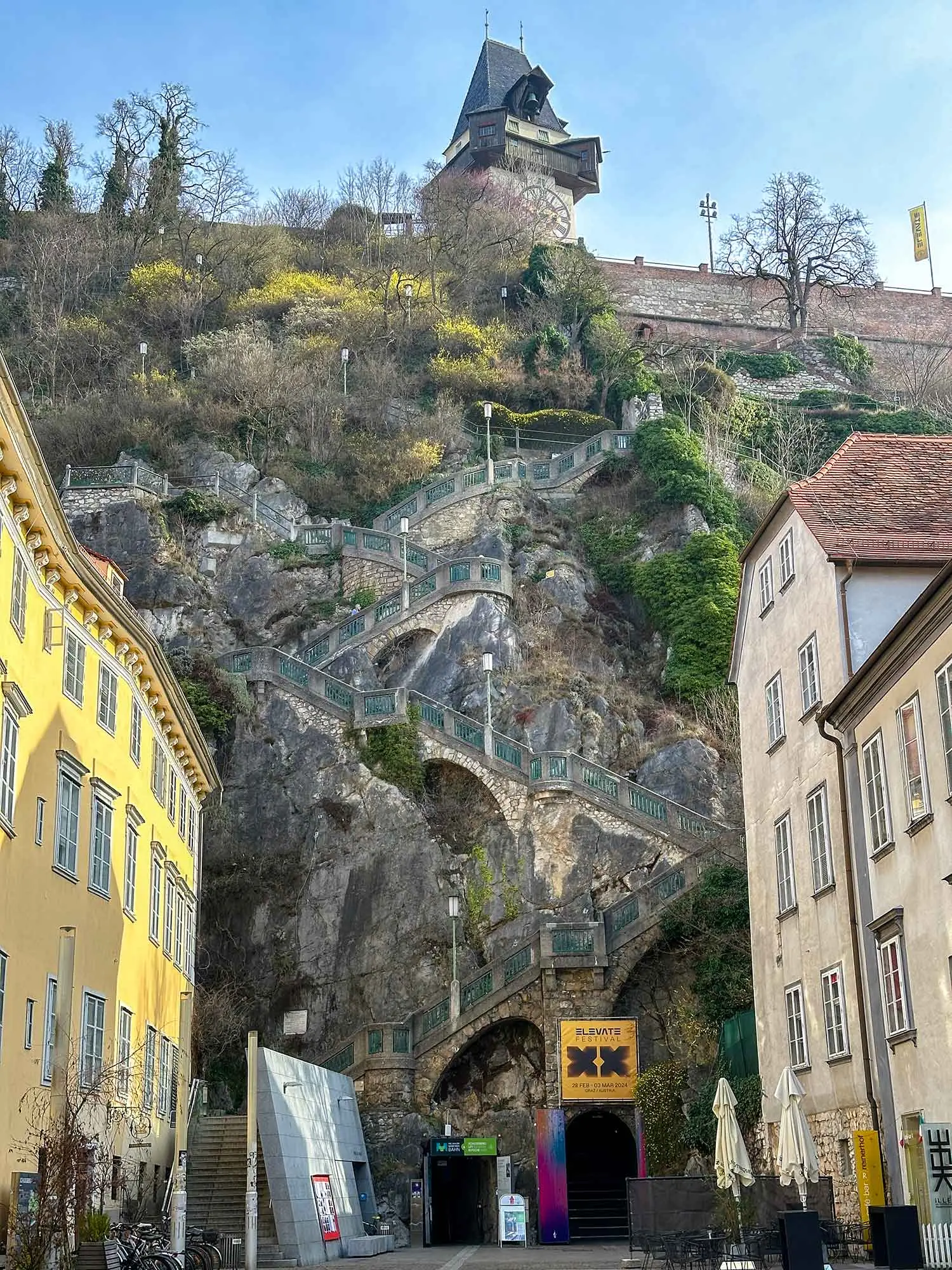 Graz, Austrija, Graz Austrija, što vidjeti u Grazu, Graz u dva dana, plan putovanja Graz, tvornica čokolade Zotter, Zotter zoo, groblje čokolade,  Kurvenwirt Krisper&Zieger, restorani Graz, apartmani graz, gdje odsjesti u grazu, Schlossberg, Schlossberg park, Rathaus, Rathaus Graz, Graz, Austria, Graz Austria, what to see in Graz, Graz in two days, travel plan Graz, Zotter chocolate factory, Zotter zoo, chocolate cemetery,  Kurvenwirt Krisper&Zieger, restaurants Graz, apartments graz, where to stay in graz, Schlossberg, Schlossberg park, Rathaus, Rathaus Graz, 