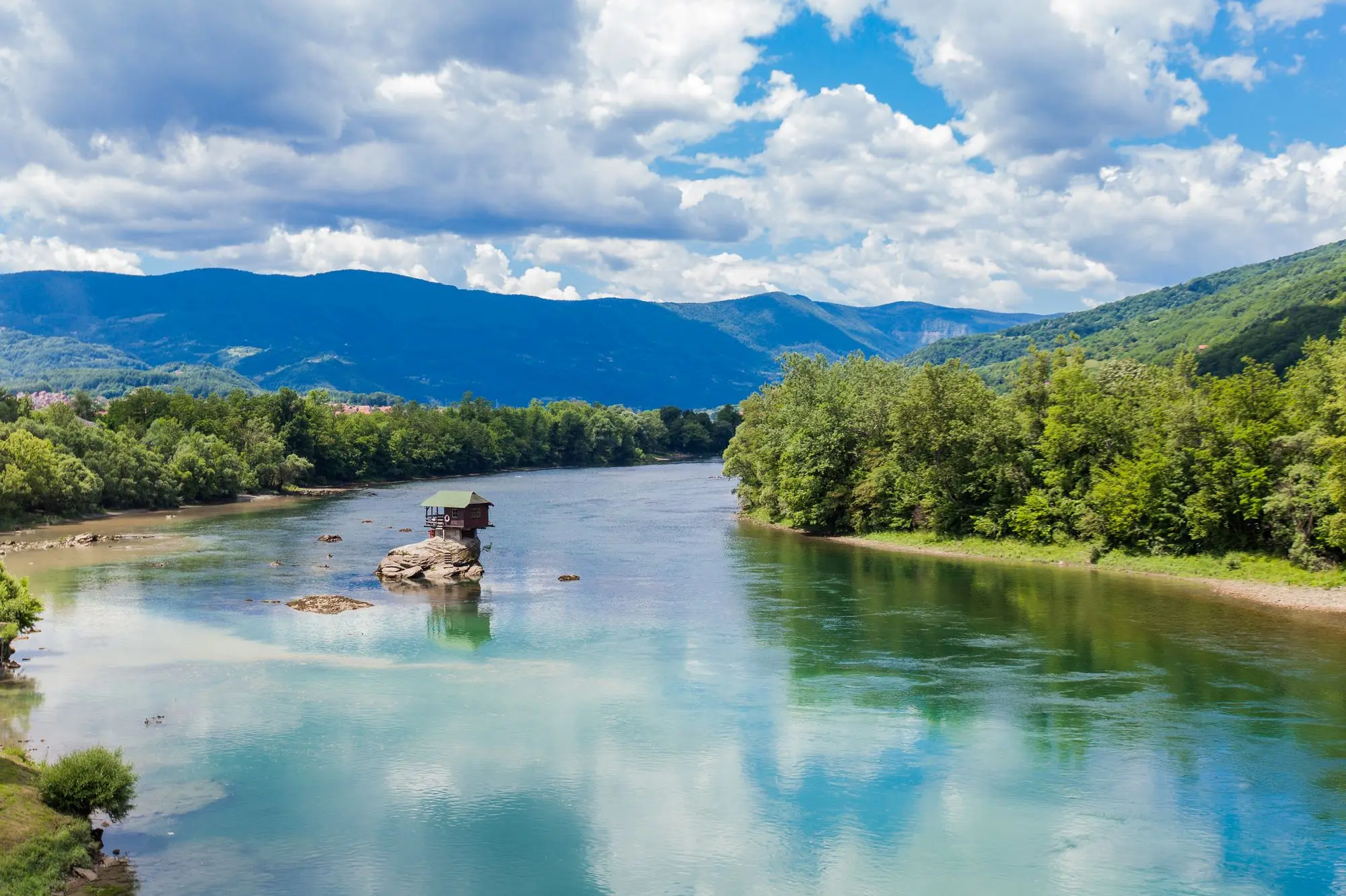 Bosni i Hercegovina, Rijeka Drina, najduža rijeka u Bosni i Hercegovini, Drina, Bosanska Rača, Na Drini ćuprija, Ivo Andrić, most Mehmed-paše Sokolovića, Višegrad, najdublji  kanjon  u Europi, Drinska regata, Pančićeva regata, Bajina Bašta, rijeka drina dužina, jezero Perućac, Bosnia and Herzegovina, Drina River, the longest river in Bosnia and Herzegovina, Drina, Bosanska Rača, Na Drina bridge, Ivo Andrić, Mehmed-paša Sokolović bridge, Višegrad, the deepest canyon in Europe, Drina regatta, Pančić regatta, Bajina Bašta, Drina river length, Perućac lake,
