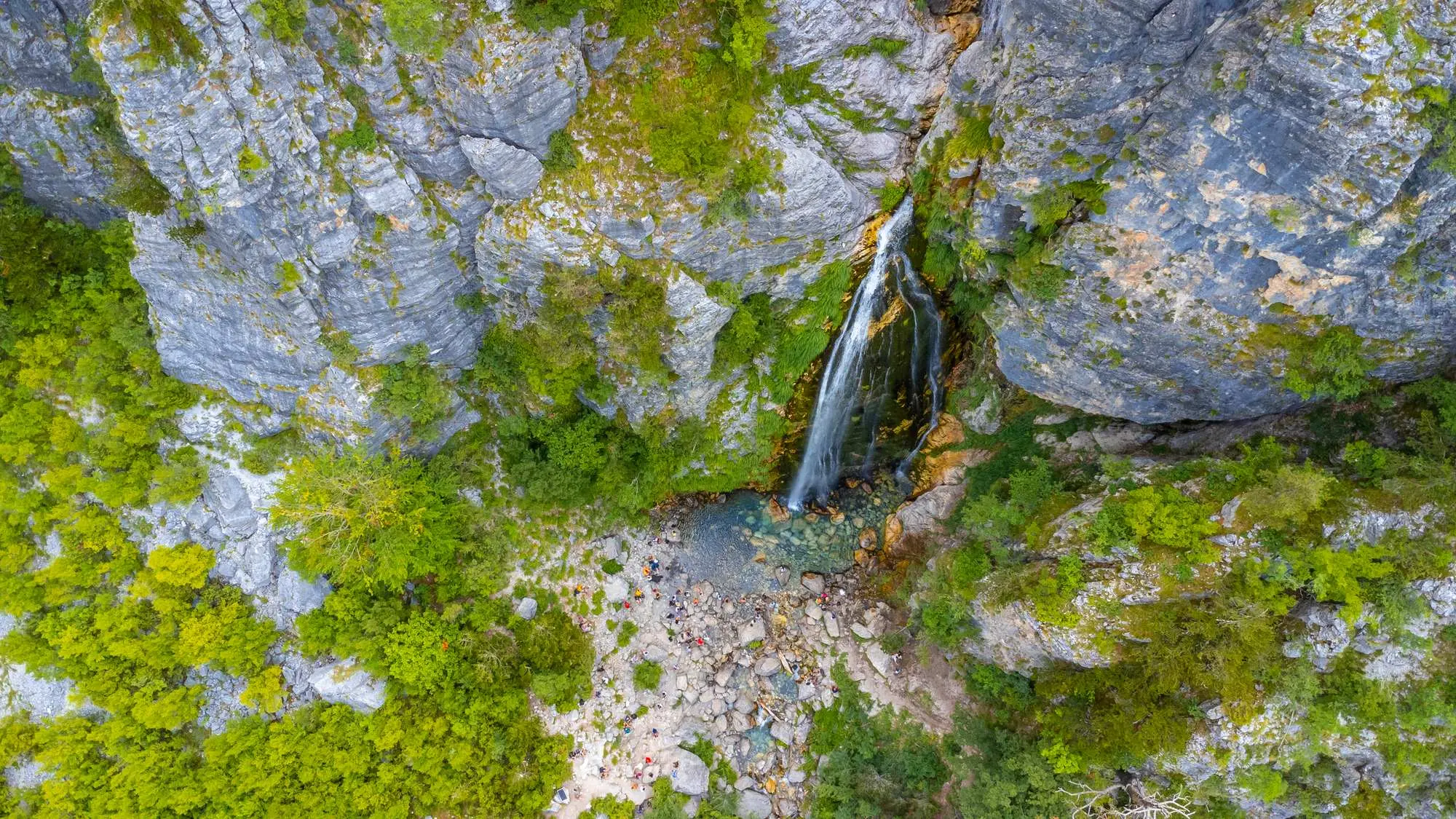 Grunas Theth, vodopad Grunas, vodopad Theth, Grunas vodopad, rijeka Theth, planina Boshit, Boshit, staza vodopada Grunas, ulaznice za vodopad Grunas, činjenice o vodopadu Grunas, planinarenje vodopad Grunas, Nacionalni park Theth, Grunas Theth, Grunas Waterfall, Theth Waterfall, Grunas Waterfall, Theth River, Boshit Mountain, Boshit, Grunas Waterfall Trail, Grunas Waterfall Tickets, Grunas Waterfall Facts, Grunas Waterfall Hiking, Theth National Park,