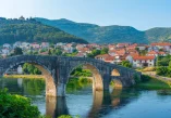 Trebišnjica, Trebinje, Arslanagića Most, Manastir Tvrdoš, Manastir Duži,Hercegovačka Gračanica, Manastir Svetog Apostola Petra i Pavla, Begova kuća, Resulbegovića kuća, Careva džamija, Sultan Ahmedova džamija, Osman pašina  džamija, Tvrđava Strač, aqua i dino park Grad Sunca, kula Brankovića, kula Petrina, kula Golo Brdo, utvrda Mičevac, tvrđava Kličanj, Muzej Hercegovine, Stara gradska jezgra Trebinja, Trebišnjica, Trebinje, Arslanagića Bridge, Tvrdoš Monastery, Duži Monastery, Hercegovačka Gračanica, Monastery of the Holy Apostles Peter and Paul, Beg House, Resulbegović House, Tsar's Mosque, Sultan Ahmed's Mosque, Osman Pasha's Mosque, Strač Fortress, aqua and dino park Grad Sunca, Branković Tower, Petrina Tower, Golo Brdo Tower, Mičevac Fortress, Kličanj Fortress, Herzegovina Museum, Old Town Trebinje,