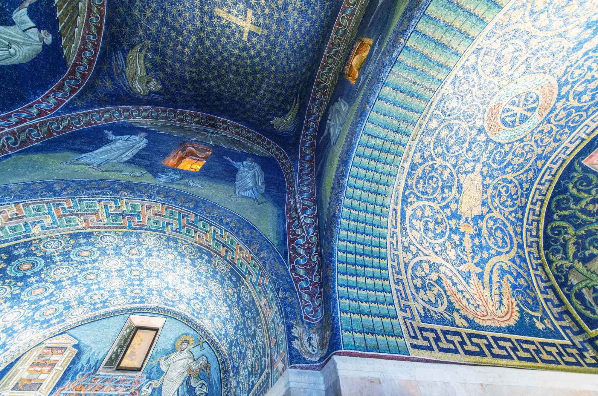 Emilia-Romagna, Ravenna, Jadransko more, Zapadno Rimsko Carstvo, Ostrogotsko kraljevstvo, Bizantski egzarhat, Bazilika San Vitale, Mauzolej Gale Placidije, Bazilika Sant'Apollinare Nuovo, Danteova grobnica, grobnica Dantea Aligheria,Dante Aligheri, Danteov muzej, Ravenna maraton, Piadina, Emilia-Romagna, Ravenna, Adriatic Sea, Western Roman Empire, Ostrogothic Kingdom, Byzantine Exarchate, Basilica of San Vitale, Mausoleum of Galla Placidia, Basilica of Sant'Apollinare Nuovo, Dante's Tomb, Dante Aligheri's Tomb, Dante Aligheri, Dante Museum, Ravenna Marathon, Piadina ,