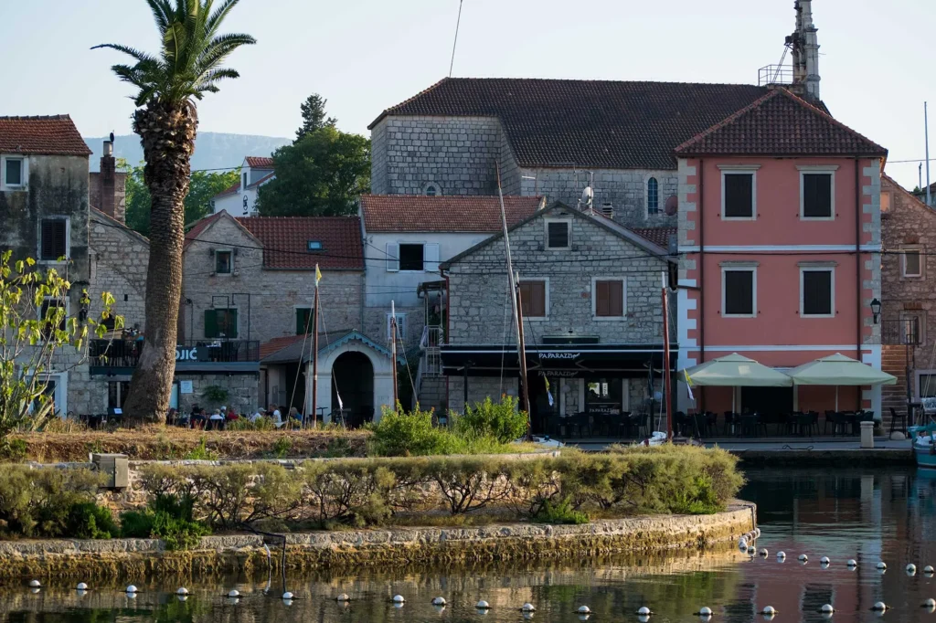Crkva-tvrđava sv. Marija od Milosrđa, crkva sv. Marije, Vrboska, tvrđava sv. Marije od Milosrđa, Vrboska što vidjeti, Hvar, Petar Fabrio, otok hvar, hvar tvrđave, Crkva tvrđava sv marija od milosrđa wikipedia, Crkva tvrđava vrboska, Church-fortress of St. Mary of Mercy, church of St. Marije, Vrboska, fortress of St. Mary of Mercy, Vrboska what to see, Hvar, Petar Fabrio, island of Hvar, Hvar Fortress, St. Mary of Mercy Fortress Church wikipedia, Vrboska Fortress Church