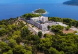 Fort George Vis, Otok Vis povijest, Tvrđava Fort George, Britanska kraljevska mornarica Vis, Viška bitka, Fortica Vis, Povijesne utvrde Dalmacija, Restorani i kafići Vis, Vjenčanja Fort George, zanimljivosti otok Vis, Napoleonove bitke Vis, atrakcije Vis, parkiranje Fort George, restauracija Fort George, otok Host, Fort George događanja, Zalazak sunca Vis, Povijest otoka Hvar i Vis, Proslave Fort George Vis, Fort George povijest, Povijesne utvrde Vis, Tvrđava King George III, Fort George Vis, Island Vis history, Fort George, British Royal Navy Vis, Battle of Vis, Fortica Vis, Historical forts Dalmatia, Restaurants and cafes Vis, Weddings Fort George, interesting things island Vis, Napoleonic battles Vis, attractions Vis, parking Fort George , Fort George restoration, Host island, Fort George events, Vis sunset, History of the islands of Hvar and Vis, Fort George Vis celebrations, Fort George history, Historical forts of Vis, King George III Fortress