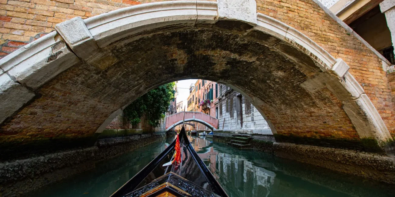 Venecija, Venecija gondola, vožnja gondolom, vožnja gondolom Venecija, Veliki kanal Venecija, Mosta uzdaha, Ponte dei Sospiri, squeraroli,  Venice, Venice gondola, gondola ride, Venice gondola ride, Grand Canal Venice, Bridge of Sighs, Ponte dei Sospiri, squeraroli,