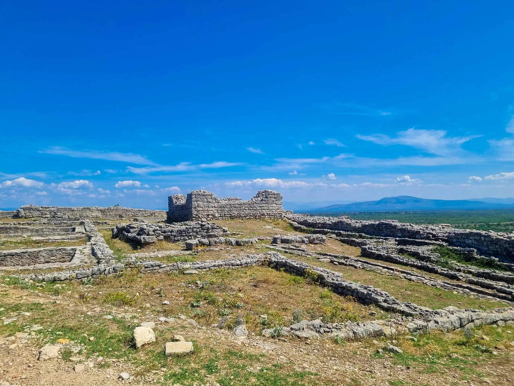 Hrvatska, Hrvatska Troja, Bribirska glavica, Bribir, spomenik kulture najviše kategorije, najvažnija arheološka nalazišta u Hrvatskoj, arheološka nalazišta u Hrvatskoj,Varvaria, Brebirium, Bribir, Nympheum, utvrda Nympheum, sv. Nikola Tavelić, samostan sv. Marije, crkva svete Ane, crkva svete Ane Bribirska glavica, Muzejska arheološka zbirka Bribir, Croatia, Hrvatska Troja, Bribirska glavica, Bribir, cultural monument of the highest category, the most important archaeological sites in Croatia, archaeological sites in Croatia, Varvaria, Brebirium, Bribir, Nympheum, Nympheum fortress, St. Nikola Tavelić, monastery of St. Mary, the church of St. Anna, the church of St. Anna Bribirska glavica, the Museum archaeological collection Bribir,