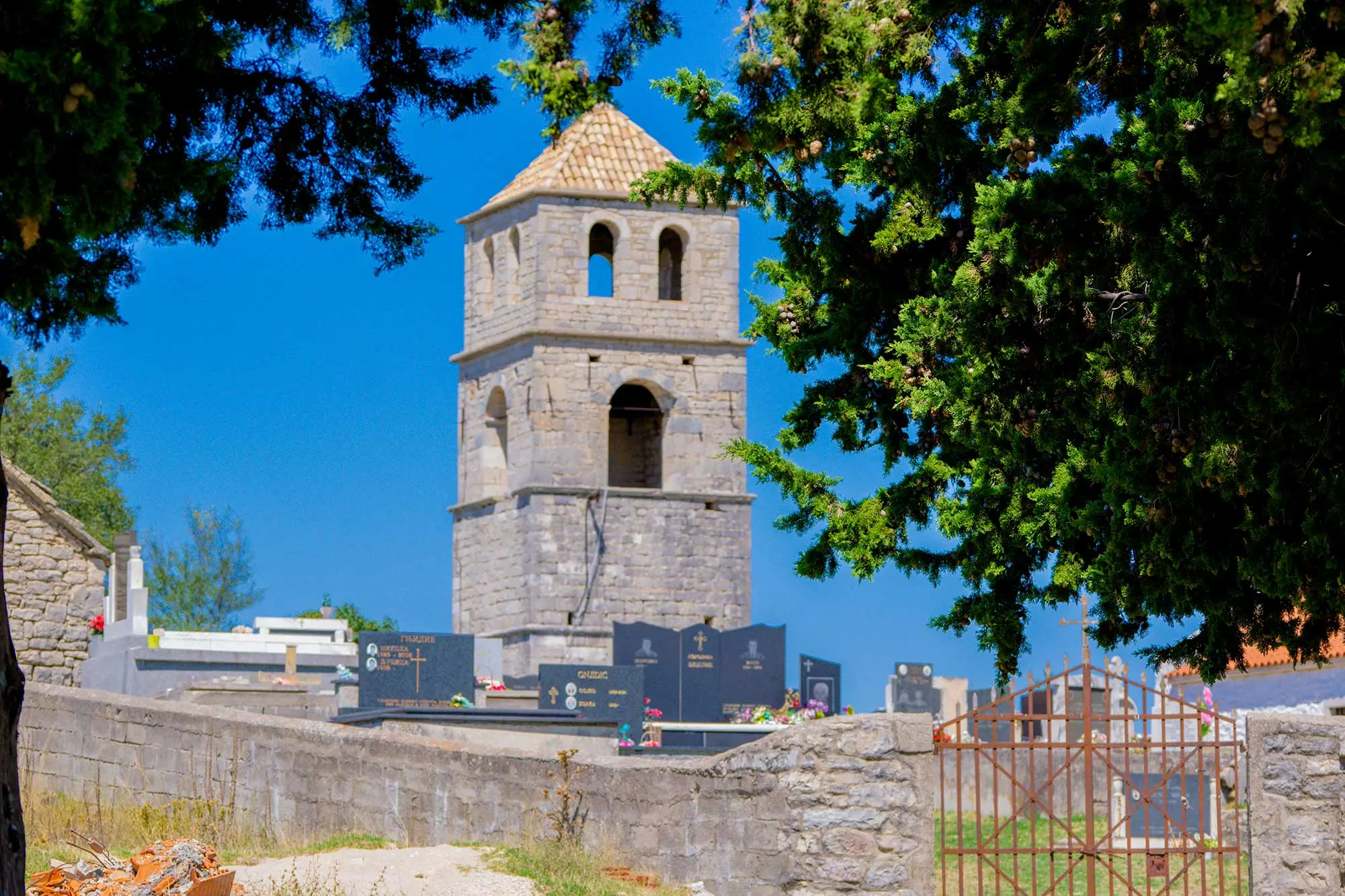Hrvatska, Hrvatska Troja, Bribirska glavica, Bribir, spomenik kulture najviše kategorije, najvažnija arheološka nalazišta u Hrvatskoj, arheološka nalazišta u Hrvatskoj,Varvaria, Brebirium, Bribir, Nympheum, utvrda Nympheum, sv. Nikola Tavelić, samostan sv. Marije, crkva svete Ane, crkva svete Ane Bribirska glavica, Muzejska arheološka zbirka Bribir, Croatia, Hrvatska Troja, Bribirska glavica, Bribir, cultural monument of the highest category, the most important archaeological sites in Croatia, archaeological sites in Croatia, Varvaria, Brebirium, Bribir, Nympheum, Nympheum fortress, St. Nikola Tavelić, monastery of St. Mary, the church of St. Anna, the church of St. Anna Bribirska glavica, the Museum archaeological collection Bribir,