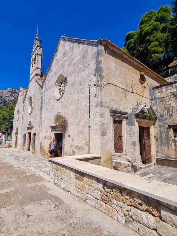 Otok Vis, Gusarica, crkva sv. Marije Gusarice, crkva sv. Marije Komiža, crkve sv. Nikole, crkve sv. Nikole Komiža, crkva sv. Roka, crkva Gospe od Sedam Žalosti, kameni gradovi visa, utvrde komiža, utvrde vis, Gospa Gusarica, Island of Vis, Gusarica, church of St. Maria, Gusarica, Church of Our Lady of the Pirates Komiža, church of St. Nicholas, church of St. Nicholas Komiža, church of St. Rocco, the church of Our Lady of Seven Sorrows, the stone towns of Vis, Komiža forts, Vis forts, Our Lady of the Pirates, Church of Our Lady of the Pirates