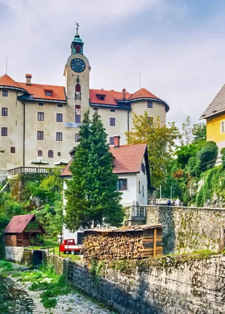 Idrija Slovenija, Idrija, Slovenija, Idrijica, rijeka Idrijica, Idrija Unesco, Rudnik žive Idrija, Antonijev rov, Grad Gewerkenegg, Idrija Geopark, Idrijske klavže, Putrihove klavže, Brusove klavže, Idrija, Slovenija, turizam, UNESCO baština, muzej žive, Geopark Idrija, čipka na batiće, festival čipke, Anthonjev rov, dvorac Gewerkenegg, kulturna baština, Divje jezero, klavže Idrijica, prirodne ljepote, staze za planinarenje, znamenitosti Idrija, povijesne lokacije, Idrijski žlikrofi, lokalna kuhinja, vodič kroz Idriju, posjetiteljski centar Geoparka, rudarska povijest Idrija, rudnik žive, kulturni spomenici, Idrija atrakcije, što posjetiti u Idriji, povijest Slovenije, prirodne znamenitosti Idrija, lokalna tradicija, izrada čipke, Idrija Slovenia, Idrija, Slovenia, Idrijica, Idrija river, Idrija Unesco, Idrija mercury mine, Antonijov trench, City of Gewerkenegg, Idrija Geopark, Idrija klavje, Putrihov klavje, Brusov klavje, Idrija, Slovenia, tourism, UNESCO heritage, mercury museum, Geopark Idrija, cotton lace, lace festival, Anthonje trench, Gewerkenegg castle, cultural heritage, Divje jezero, Idrijica gorges, natural beauty, hiking trails, sights of Idrija, historical sites, Idrija žlikrofi, local cuisine, guide through Idrija, Geopark visitor center , mining history of Idrija, mercury mine, cultural monuments, Idrija attractions, what to visit in Idrija, history of Slovenia, natural sights of Idrija, local tradition, lace making,