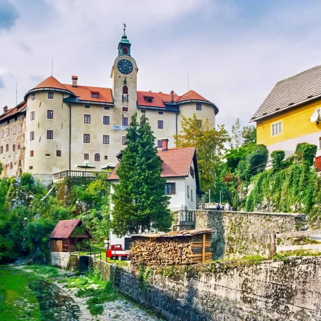 Idrija Slovenija, Idrija, Slovenija, Idrijica, rijeka Idrijica, Idrija Unesco, Rudnik žive Idrija, Antonijev rov, Grad Gewerkenegg, Idrija Geopark, Idrijske klavže, Putrihove klavže, Brusove klavže, Idrija, Slovenija, turizam, UNESCO baština, muzej žive, Geopark Idrija, čipka na batiće, festival čipke, Anthonjev rov, dvorac Gewerkenegg, kulturna baština, Divje jezero, klavže Idrijica, prirodne ljepote, staze za planinarenje, znamenitosti Idrija, povijesne lokacije, Idrijski žlikrofi, lokalna kuhinja, vodič kroz Idriju, posjetiteljski centar Geoparka, rudarska povijest Idrija, rudnik žive, kulturni spomenici, Idrija atrakcije, što posjetiti u Idriji, povijest Slovenije, prirodne znamenitosti Idrija, lokalna tradicija, izrada čipke, Idrija Slovenia, Idrija, Slovenia, Idrijica, Idrija river, Idrija Unesco, Idrija mercury mine, Antonijov trench, City of Gewerkenegg, Idrija Geopark, Idrija klavje, Putrihov klavje, Brusov klavje, Idrija, Slovenia, tourism, UNESCO heritage, mercury museum, Geopark Idrija, cotton lace, lace festival, Anthonje trench, Gewerkenegg castle, cultural heritage, Divje jezero, Idrijica gorges, natural beauty, hiking trails, sights of Idrija, historical sites, Idrija žlikrofi, local cuisine, guide through Idrija, Geopark visitor center , mining history of Idrija, mercury mine, cultural monuments, Idrija attractions, what to visit in Idrija, history of Slovenia, natural sights of Idrija, local tradition, lace making,