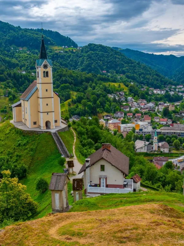 Idrija Slovenija, Idrija, Slovenija, Idrijica, rijeka Idrijica, Idrija Unesco, Rudnik žive Idrija, Antonijev rov, Grad Gewerkenegg, Idrija Geopark, Idrijske klavže, Putrihove klavže, Brusove klavže, Idrija, Slovenija, turizam, UNESCO baština, muzej žive, Geopark Idrija, čipka na batiće, festival čipke, Anthonjev rov, dvorac Gewerkenegg, kulturna baština, Divje jezero, klavže Idrijica, prirodne ljepote, staze za planinarenje, znamenitosti Idrija, povijesne lokacije, Idrijski žlikrofi, lokalna kuhinja, vodič kroz Idriju, posjetiteljski centar Geoparka, rudarska povijest Idrija, rudnik žive, kulturni spomenici, Idrija atrakcije, što posjetiti u Idriji, povijest Slovenije, prirodne znamenitosti Idrija, lokalna tradicija, izrada čipke, Idrija Slovenia, Idrija, Slovenia, Idrijica, Idrija river, Idrija Unesco, Idrija mercury mine, Antonijov trench, City of Gewerkenegg, Idrija Geopark, Idrija klavje, Putrihov klavje, Brusov klavje, Idrija, Slovenia, tourism, UNESCO heritage, mercury museum, Geopark Idrija, cotton lace, lace festival, Anthonje trench, Gewerkenegg castle, cultural heritage, Divje jezero, Idrijica gorges, natural beauty, hiking trails, sights of Idrija, historical sites, Idrija žlikrofi, local cuisine, guide through Idrija, Geopark visitor center , mining history of Idrija, mercury mine, cultural monuments, Idrija attractions, what to visit in Idrija, history of Slovenia, natural sights of Idrija, local tradition, lace making,