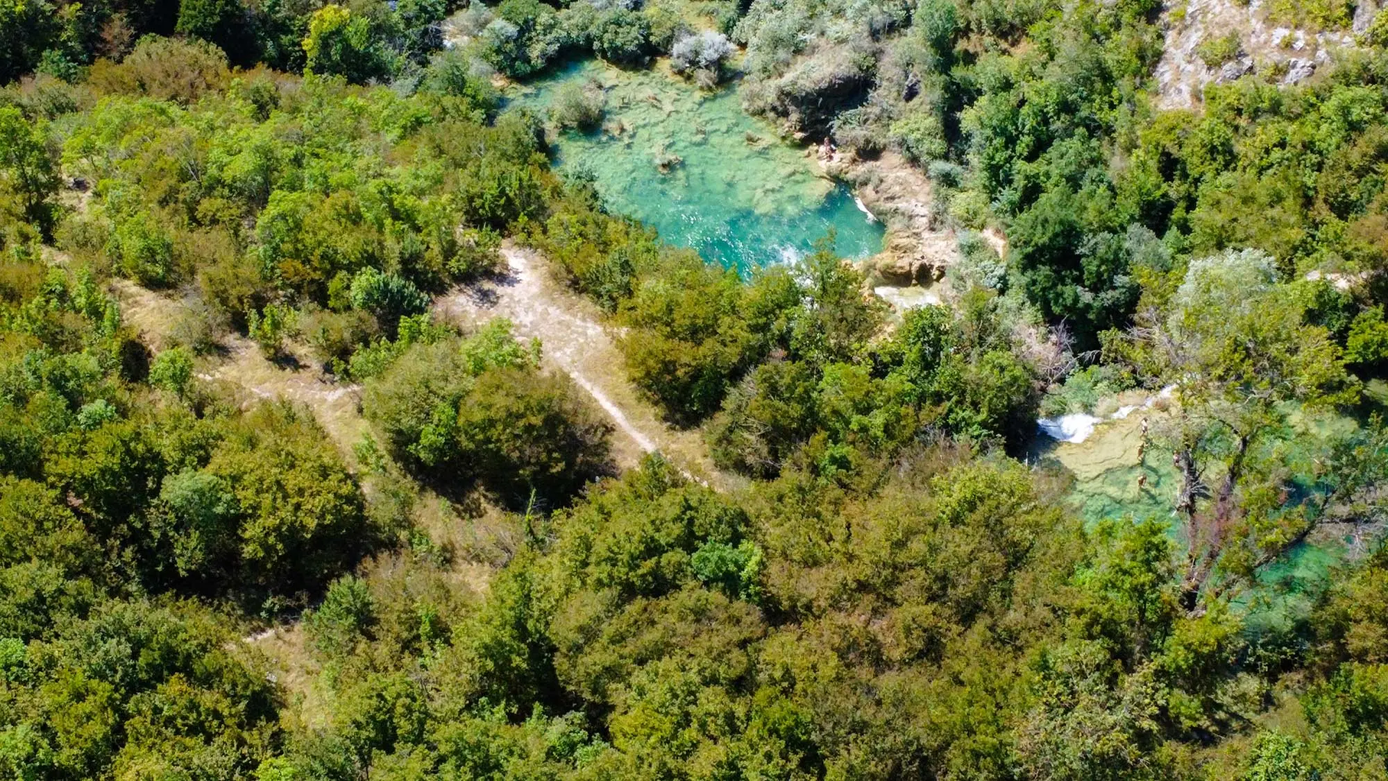 Hrvatska, Nacionalni parkovi Hrvatske, Rijeka Krka, Nacionalni park Krka, Brljansko jezero, Slap Brljan, Ćorića jezera, Bjelobera, Skradin, Burnuma, Vojni logor Burnuma, Slap Brljan na Krki, Brljansko jezero, Burnum amfiteatar, Manojlovački slapovi, Croatia, National Parks of Croatia, Krka River, Krka National Park, Brljan Lake, Brljan Waterfall, Ćorića Jezera, Bjelobera, Skradin, Burnuma, Burnuma Military Camp, Brljan Waterfall on Krka, Brljan Lake, Burnum Amphitheatre, Manojlovački Falls