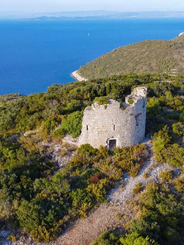Fort Wellington, Utvrda Wellington, Jurjevo brdo, Jurjevo brdo Vis, utvrde otoka Visa, britanske utvrde otok Vis, Vis, grad Vis, Podselje, Fort George, otočić Host, Wellington Vis, Terjun, utvrda Terjun, Arthur Wellesley, Mala Svitnja, uvala Mala Svitnja, Fort Wellington, Fort Wellington, Jurjevo brdo, Jurjevo brdo Vis, forts of the island of Vis, British forts island of Vis, Vis, town of Vis, Podselje, Fort George, islet Host, Wellington Vis, Terjun, fort Terjun, Arthur Wellesley, Mala Svitnja, Mala Svitnja bay , 