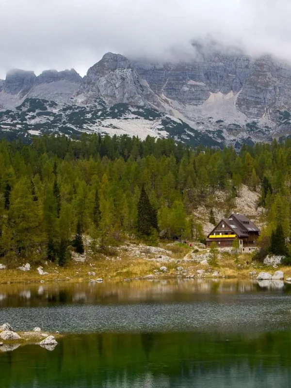 Nacionalni park Triglav, nacionalni park u Sloveniji, Dolina Triglavskih jezera, Dolina  sedam Triglavskih jezera, Dvojno jezero,  Bela glava, Kopica, Kovačičeva glava, Mala Tričarica,  Velika Tičarica, planina Lopučnica, planina  Ovčarija, Rušnata glava, Visoka glava, Vrh nad Vodeno Rupo, Dolina sedmerih jezera, Koča pri Triglavskih jezerih, najstariji planinarski dom u Sloveniji,  Triglav National Park, national park in Slovenia, Valley of Triglav lakes, Valley of seven Triglav lakes, Dvojno lake, Bela glava, Kopica, Kovačičeva glava, Mala Tričarica, Velika Tičarica, Lopučnica mountain, Ovčarija mountain, Rušnata glava, Visoka glava, Vrh nad Vodeno Rupo, Valley of Seven Lakes, Koča near Triglav Lakes, the oldest mountain lodge in Slovenia,
