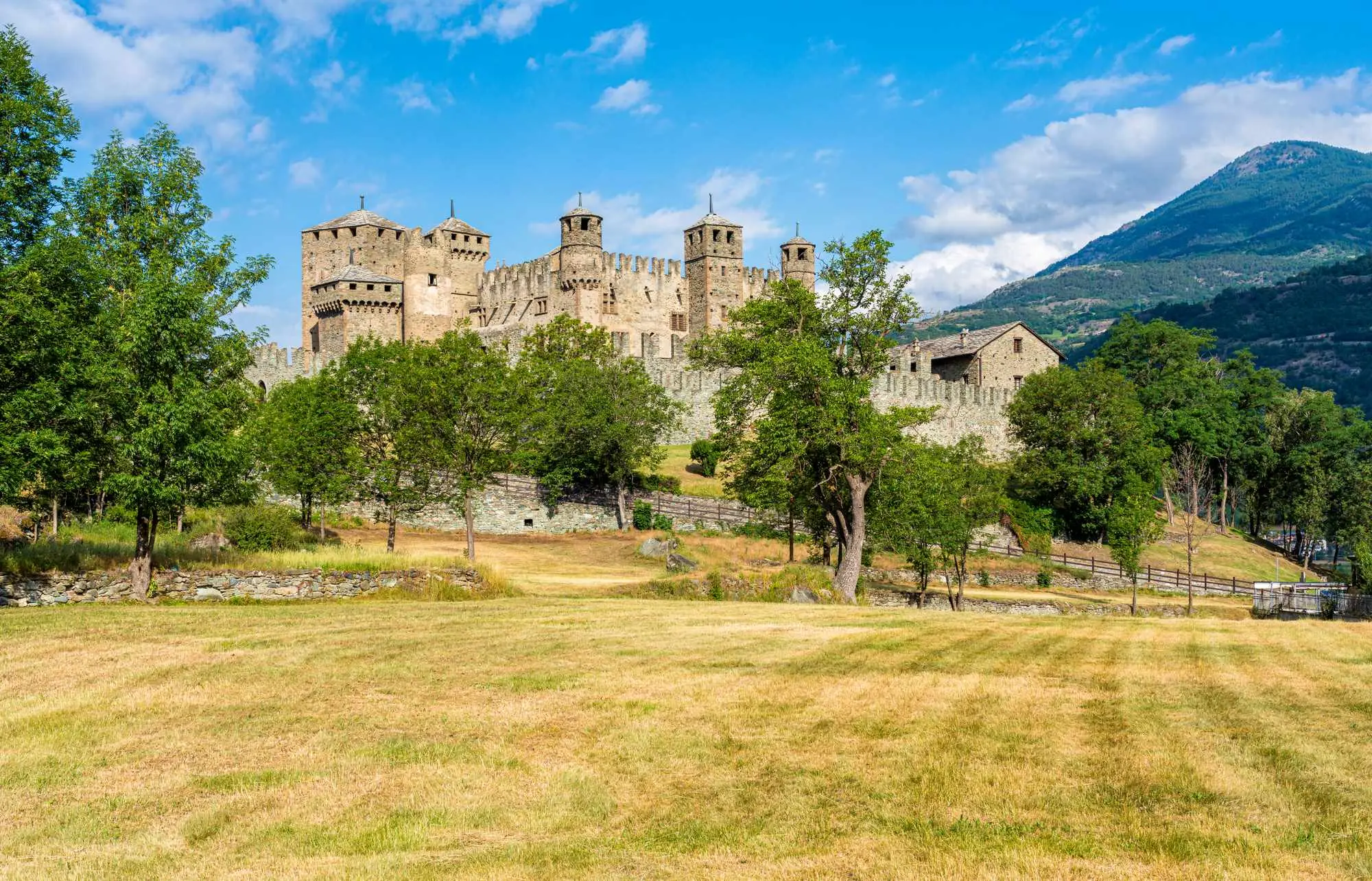 dolina Aosta, dvorac Fenis, dvorci Italija, Challant, obitelj Challant, Via Francigena, Castello di fenis wikipedia, Castello di fenis, impresivni talijanski dvorci, predivni talijanski dvorci, dvorac fenis wikipedia, Dolina Aoste, zamak Fenis, zamkovi u Italiji, Challant, porodica Challant, Via Francigena, Castello di fenis vikipedia, Castello di fenis, Impresivni italijanski zamkovi, prelepi italijanski zamkovi, vikipedia zamak Fenis, talijanski srednjovjekovni dvorci, predivni srednjovjekovni dvorci, predivni srednjovjekovni dvorci italija, srednjovjekovni dvorci, srednjovjekovni dvorci italija,Aosta Valley, Fenis Castle, Castles Italy, Challant, Challant Family, Via Francigena, Castello di fenis wikipedia, Castello di Fenis, Impressive Italian Castles, Beautiful Italian Castles, Fenis Castle wikipedia, Aosta Valley, Fenis Castle, Castles in Italy, Challant, Challant family, Via Francigena, Castello di fenis wikipedia, Castello di fenis, Impressive italian castles, beautiful italian castles, wikipedia fenis castle, italian medieval castles, beautiful medieval castles, beautiful medieval castles italy, medieval castles, medieval castles italy,