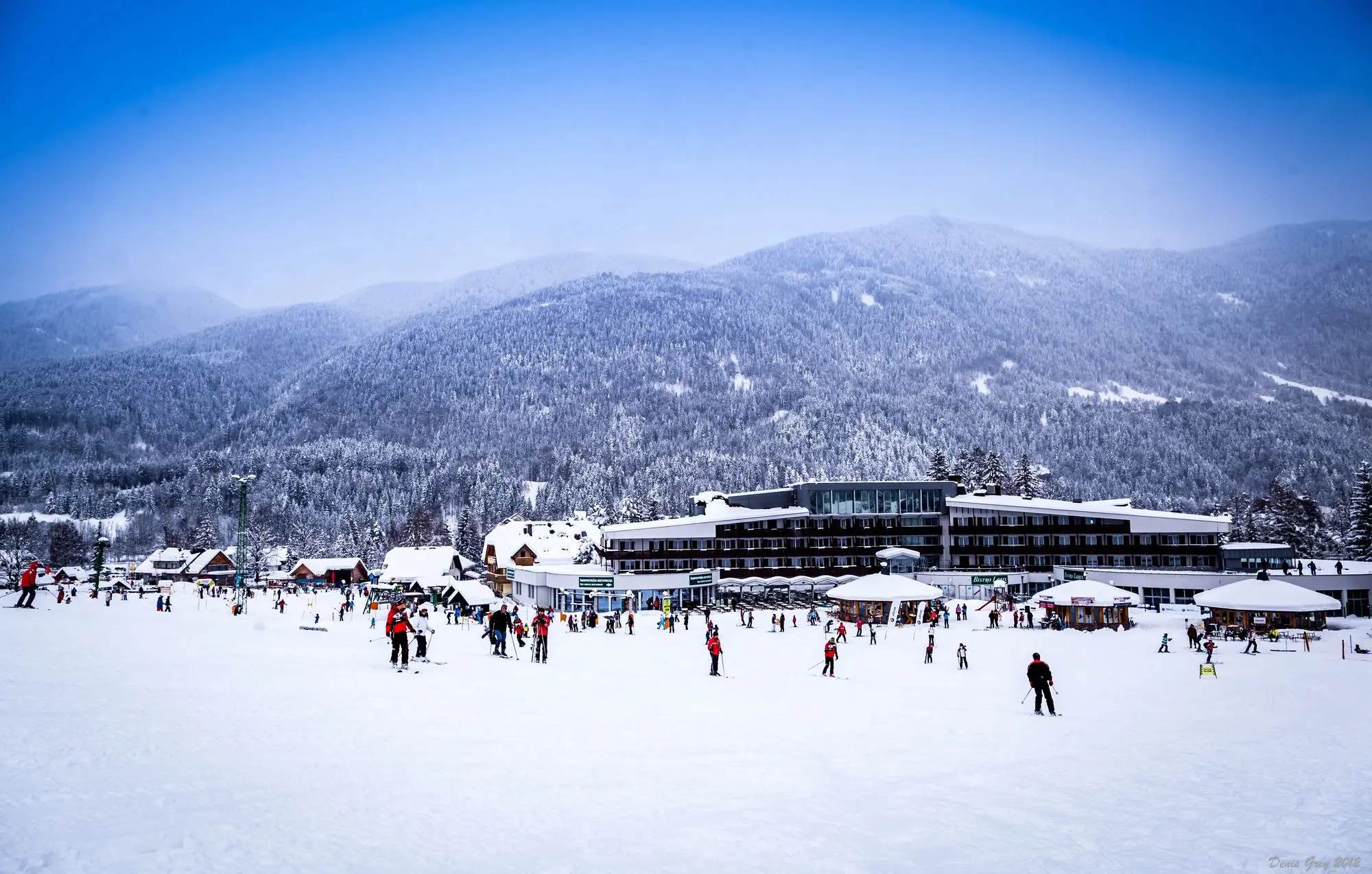 Kranjska Gora, Slovenija, Jezero Zelenci, jezero Jasna, jezero Kreda, najviši slap u Sloveniji, Martuljški slap, Slap Peričnik, jezero kranjska gora, kranjska gora zimi, kranjska gora zima 2024, kranjska gora zima 2025, kranjska gora skijanje, Kranjska Gora, Slovenia, Zelenci Lake, Jasna Lake, Kreda Lake, the highest waterfall in Slovenia, Martuljska Slap, Peričnik Waterfall, Kranjska Gora Lake, Kranjska Gora in winter, Kranjska Gora Winter 2024, Kranjska Gora Winter 2025, Kranjska Gora Skiing,
