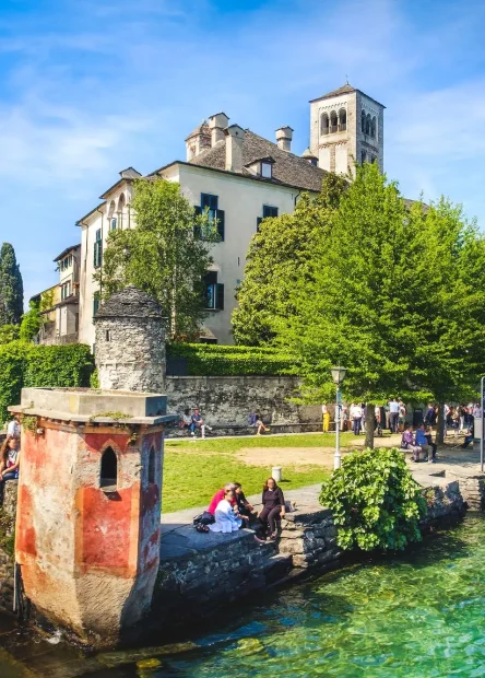 Orta, jezero Orta, jezero Orta atrakcije, otok san gulio, otok san gulio orta, otok jezera orta, otok jezero orta, Orta San Giulio, Pijemont, jezero Maggiore, sveti julije otok, otok sveti julije, Milano, Bazilika San Giulio, Bazilika Svetog Julija, Put tišine jezero orta, Put tišine, Put tišine orta, Samostan Mater Ecclesiae,  Orta, lake Orta, lake Orta attractions, island of san gulio, island of san gulio orta, island of lake orta, island of lake orta, Orta San Giulio, Piedmont, lake Maggiore, saint julius island, saint julius island, Milan, Basilica of San Giulio, Basilica St. Julius, Way of Silence Lake Orta, Way of Silence, Way of Silence of Orta, Mater Ecclesiae Monastery,