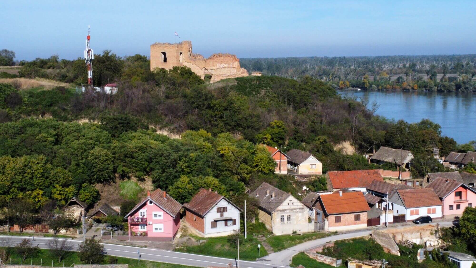 Šarengrad, Danube, Danube river, Athya, settlement of Athya, church of St. Spirit, Mačvanski Ivan Morovićki, Church and monastery of St. Peter and Paul, Fruška Gora, Old Town Sarengrad, Šarengrad fortress, Sharengrad fortress, Sarengrad fortress, Vukovar, Ilok, Šarengrad, Dunav, rijeka Dunav, Athya, naselje Athya, crkva Sv. Duha, Mačvanski Ivan Morovićki, Crkva i samostan Sv. Petra i Pavla, Fruška Gora, Stari grad Šarengrad, tvrđava Šarengrad, tvrđava Šarengrad, tvrđava Šarengrad, Vukovar , Ilok,