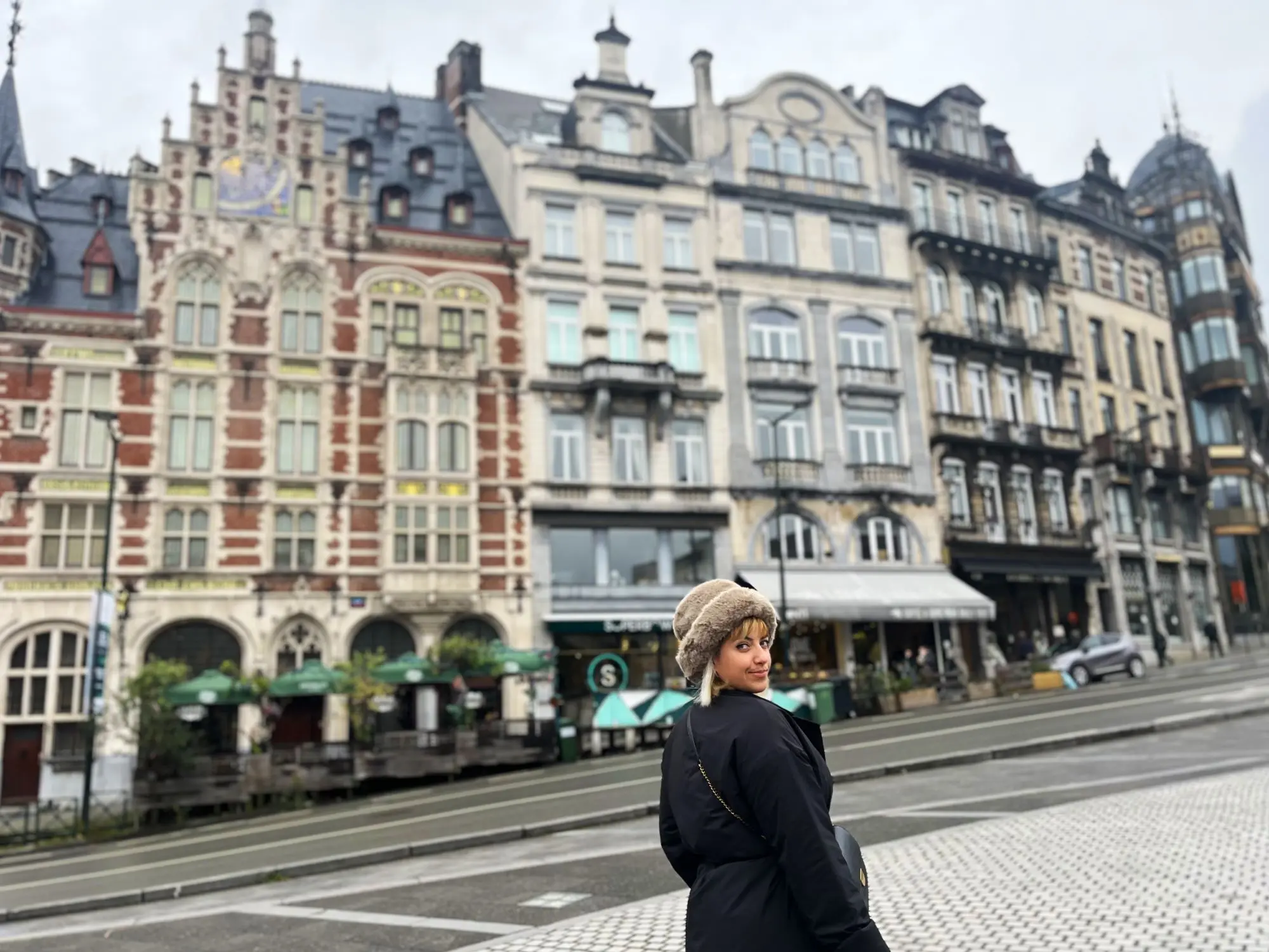Brussels South Charleroi, Brugge, Gent,Brisel, Belgija, Gradska vijećnica Brisel, Grote Market, Atomium, Europski parlament, Grand Place, Gradski muzej Brisel, Vriselski London Eye, Manneken Piss,  Chez Leon,  Brussels South Charleroi, Brugge, Ghent, Brussels, Belgium, Brussels City Hall, Grote Market, Atomium, European Parliament, Grand Place, Brussels City Museum, Brussels London Eye, Manneken Piss, Chez Leon,