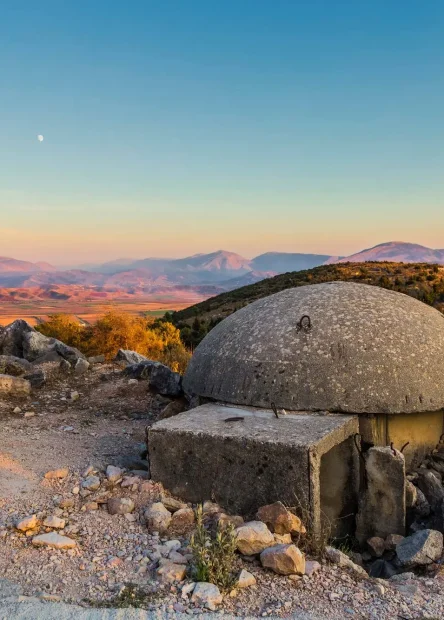 Enver Hoxha, bunkeri, bunkeri albanija, komunistički režim albanija, Zašto Albanija ima toliko bunkera, koliko bunkera ima albanija, Bunk'art, Bunk'art Tirana, Bunk'art Albanija, Bunk'Art 1,Bunk'Art 2,  albanski bunkeri, Zašto albanija ima toliko bunkera u svijetu, koliko bunkera u albaniji, karta bunkera u albaniji, koja zemlja ima najviše bunkera u svijetu, albanski bunkeri unutra, albanski bunkeri po glavi stanovnika, top 10 zemalja s najviše bunkera, albanski bunkeri, bunkeri hladnog rata, bunkeri u albaniji, Enver Hoxha, bunkers, bunkers of albania, communist regime of albania, Why Albania has so many bunkers, how many bunkers does albania have, Bunk'art, Bunk'art Tirana, Bunk'art Albania, Bunk'Art 1,Bunk'Art 2,  Albanian bunkers, Why Albania has so many bunkers in the world, how many bunkers in Albania, map of bunkers in Albania, which country has the most bunkers in the world, Albanian bunkers inside, Albanian bunkers per head population, top 10 countries with the most bunkers, Albanian bunkers, cold war bunkers, bunkers in Albania,