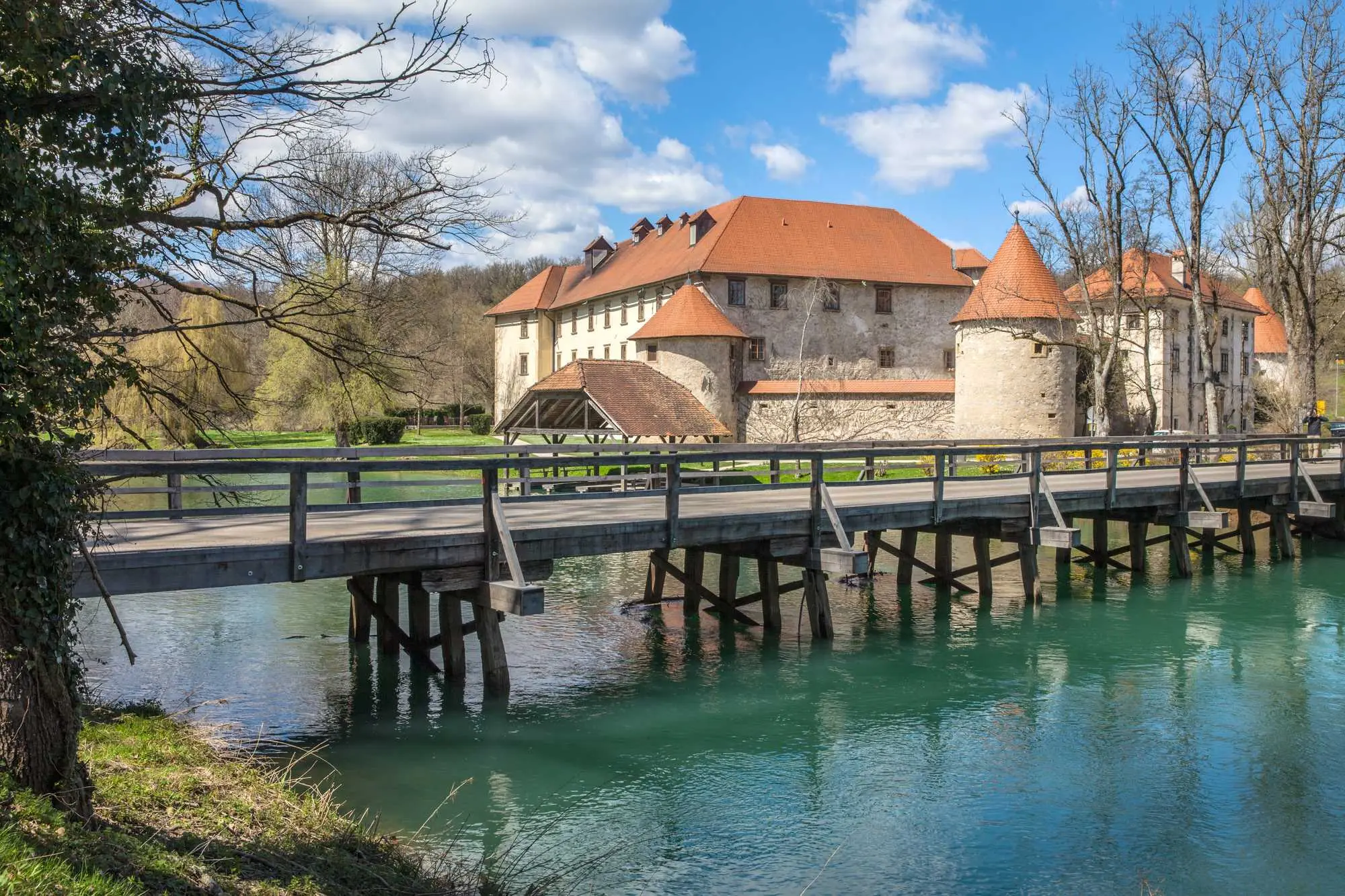 Dolenjska, Novo Mesto, Otočec, dvorac Otočec, Grad Otočec, rijeka Krka, rijeka Krka Slovenija, Slovenija, riječni otok,Dolenjska, Novo Mesto, Otočec, Otočec Castle, City of Otočec, Krka River, Krka River Slovenia, Slovenia, river island,