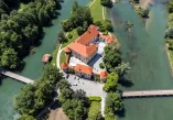 Dolenjska, Novo Mesto, Otočec, dvorac Otočec, Grad Otočec, rijeka Krka, rijeka Krka Slovenija, Slovenija, riječni otok, Dolenjska, Novo Mesto, Otočec, Otočec Castle, City of Otočec, Krka River, Krka River Slovenia, Slovenia, river island,