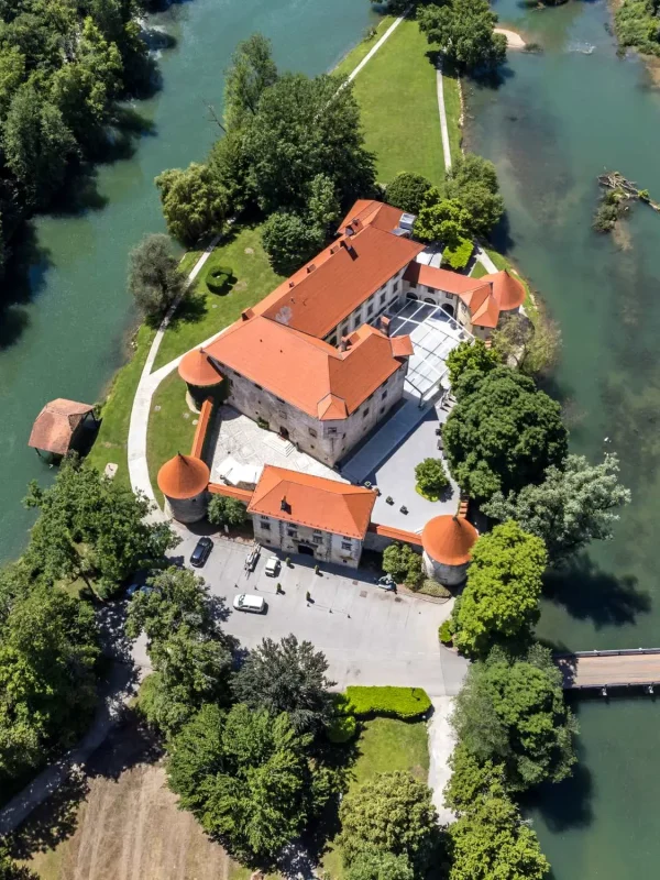 Dolenjska, Novo Mesto, Otočec, dvorac Otočec, Grad Otočec, rijeka Krka, rijeka Krka Slovenija, Slovenija, riječni otok, Dolenjska, Novo Mesto, Otočec, Otočec Castle, City of Otočec, Krka River, Krka River Slovenia, Slovenia, river island,