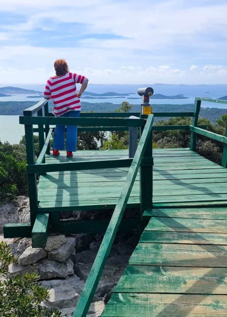 Kamenjak, Kamenjak viewpoint, Vransko lake viewpoint, Vrana Lake Nature Park, Štandarac peak, largest natural lake in Croatia, largest lake in Croatia, Kamenjak tavern, Kamenjak, vidikovac Kamenjak, vidikovac Vransko jezero, Park prirode Vransko jezero, vrh Štandarac, najveće prirodno jezero u Hrvatskoj, najveće jezero u Hrvatskoj, konoba Kamenjak,