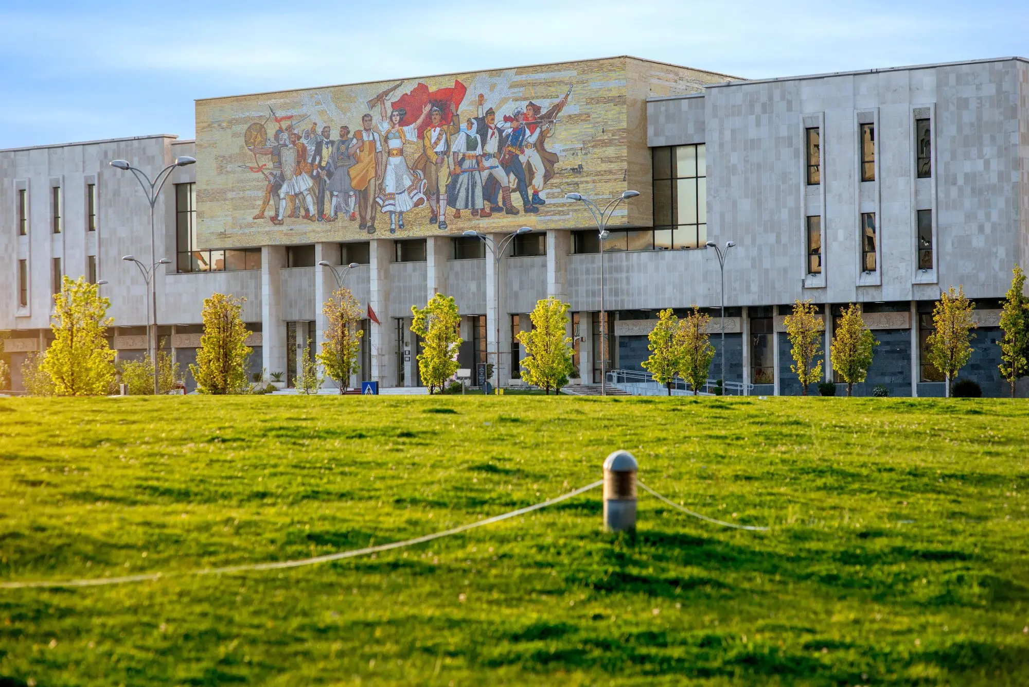 Kuća lišća, Muzej tajnog nadzor, Bunk'Art 1, Bunk'Art 2, muzeji tirana, tirana atrakcije, tirana muzeji, Dajti Ekspres, planina Dajti, Most Tabakeve, piramida u Tirana, Skenderbegov trg, Et'hem Bey džamija, deset atrakcija u tirani, top atrakcije u tirani, tirana kamo ići, tirana što vidjeti, vodič kroz tiranu, tirana vodič, House of Leaves, Secret Surveillance Museum, Bunk'Art 1, Bunk'Art 2, Tirana Museums, Tirana Attractions, Tirana Museums, Dajti Ekspres, Dajti Mountain, Tabakeve Bridge, Pyramid of Tirana, Skanderbeg Square, Et'hem Bey Mosque, ten attractions in Tirana, top attractions in Tirana, Tirana where to go, Tirana what to see, Tirana guide, Tirana guide,