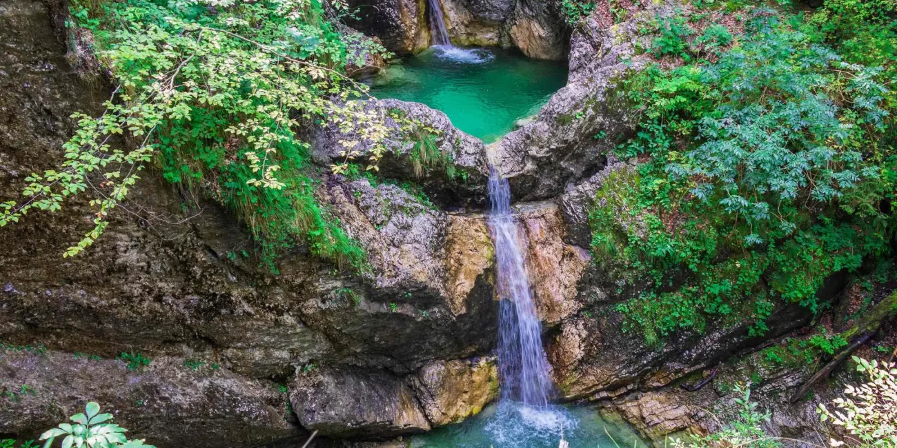 Fratarica, Slovenija, Mangart, dolina rijeke Koritnice, rijeka Koritnica, slapovi Fratarice, Log pod Mangartom, Julijanske Alpe, planina Mangart, dolina stotinu slapova, slap Veliki Drsnik, Slap Parabola, slap Katedrala, slap Gorejc, Velika korita Koritnice, tvrđava Kluže, tvrđava Herrman, Bovec, slapovi Koritnice, kanjon Koritnice, Fratarica, Slovenia, Mangart, Koritnica river valley, Koritnica river, Fratarica waterfalls, Log pod Mangart, Julian Alps, Mangart mountain, Valley of a hundred waterfalls, Veliki Drsnik waterfall, Parabola waterfall, Cathedral waterfall, Gorejc waterfall, Velika Korita Koritnica, Kluže fortress, Herrman fortress, Bovec, Koritnica waterfalls, Koritnica canyon,