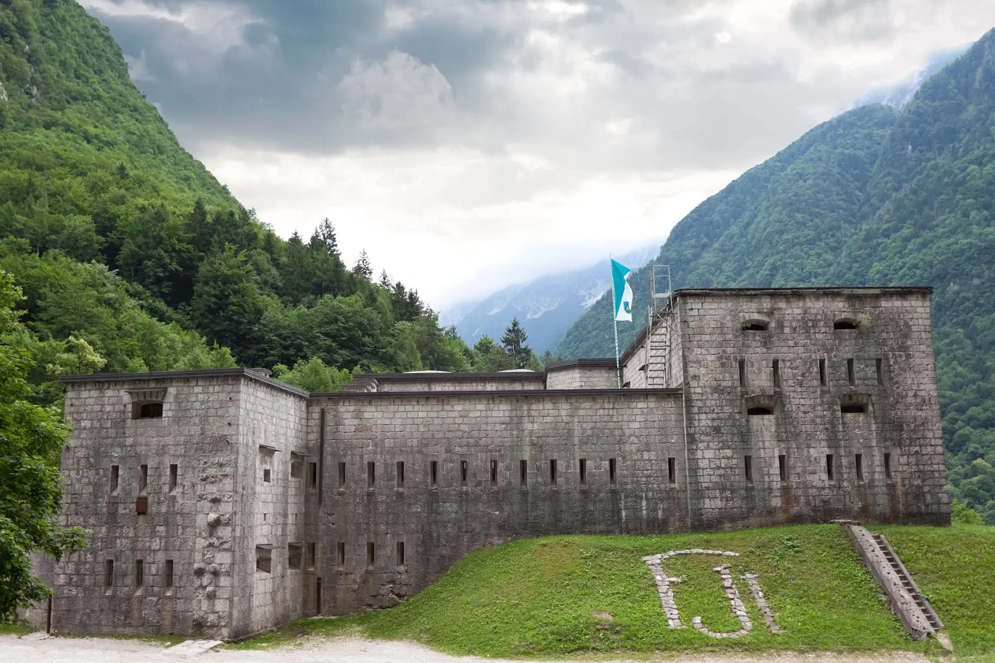 Fratarica, Slovenija, Mangart, dolina rijeke Koritnice, rijeka Koritnica, slapovi Fratarice, Log pod Mangartom, Julijanske Alpe, planina Mangart, dolina stotinu slapova, slap Veliki Drsnik, Slap Parabola, slap Katedrala, slap Gorejc, Velika korita Koritnice, tvrđava Kluže, tvrđava Herrman, Bovec, slapovi Koritnice, kanjon Koritnice, Fratarica, Slovenia, Mangart, Koritnica river valley, Koritnica river, Fratarica waterfalls, Log pod Mangart, Julian Alps, Mangart mountain, Valley of a hundred waterfalls, Veliki Drsnik waterfall, Parabola waterfall, Cathedral waterfall, Gorejc waterfall, Velika Korita Koritnica, Kluže fortress, Herrman fortress, Bovec, Koritnica waterfalls, Koritnica canyon,