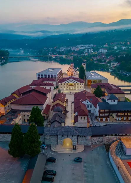Andrićgrad, Kamengrad, Višegrad, Bosna i Hercegovina, Rzav, Drina, most Mehmed-paše Sokolovića, Ivo Andrić, tvorac Andrićgrada, Emir Kusturica, crkva Svetog cara Lazara, Institut Ive Andrića,  manastir Visoki Dečani, Filmski festival Kustendorf, Na Drini ćuprija, Andricgrad wikipedia, Poslasticarnica andricgrad, slasticarnica andricgrad, Andrićgrad, Kamengrad, Višegrad, Bosnia and Herzegovina, Rzav, Drina, Mehmed-paša Sokolović bridge, Ivo Andrić, creator of Andrićgrad, Emir Kusturica, Church of Saint Tsar Lazar, Ivo Andrić Institute, Visoki Dečani monastery, Kustendorf Film Festival, On the Drina bridge, Andricgrad wikipedia, Patisserie Andricgrad, Patisserie Andricgrad,