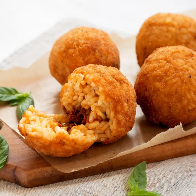 Recept za Sicilijanske Arancine, Sicilijanski Arancini, Sicilijanski Arancini recept  Arancini recept, Sicilija, talijanska kuhinja,Palermo, Catania, Arancini recept, jednostavan Arancini recept, Arancini nadjevi, Arancini friteza, Arancini kuglice, tradicionalni Arancini recept, Sicilian Arancini Recipe, Sicilian Arancini, Sicilian Arancini Recipe  Arancini Recipe, Sicily, Italian Cuisine, Palermo, Catania, Arancini Recipe, Simple Arancini Recipe, Arancini Stuffing, Arancini Fryer, Arancini Balls, Traditional Arancini Recipe