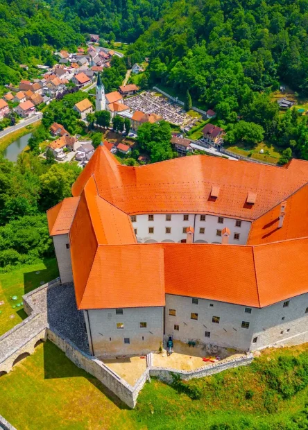 Slovenija, Slovenija dvorci, dvorci u Sloveniji, Brestanica, dvorac Rajhenburg, dvorac Rajhenburg povijest, dvorac Rajhenburg wikipedia,  imperial čokolada, Rajhenburg čokolada, prva čokolada u sloveniji, logor za deportaciju Slovenaca, dvorac Rajhenburg logor, logor slovenija,  Kazneno-popravni dom za žene, Primož  Kozmus, sir trapist, zašto se sir trapist tako zove, Slovenia, Slovenia castles, castles in Slovenia, Brestanica, Rajhenburg castle, Rajhenburg castle history, Rajhenburg castle wikipedia, imperial chocolate, Rajhenburg chocolate, the first chocolate in Slovenia, camp for the deportation of Slovenians, Rajhenburg castle camp, camp Slovenia, Correctional center for women, Primož Kozmus, Trappist cheese, why is Trappist cheese called that,