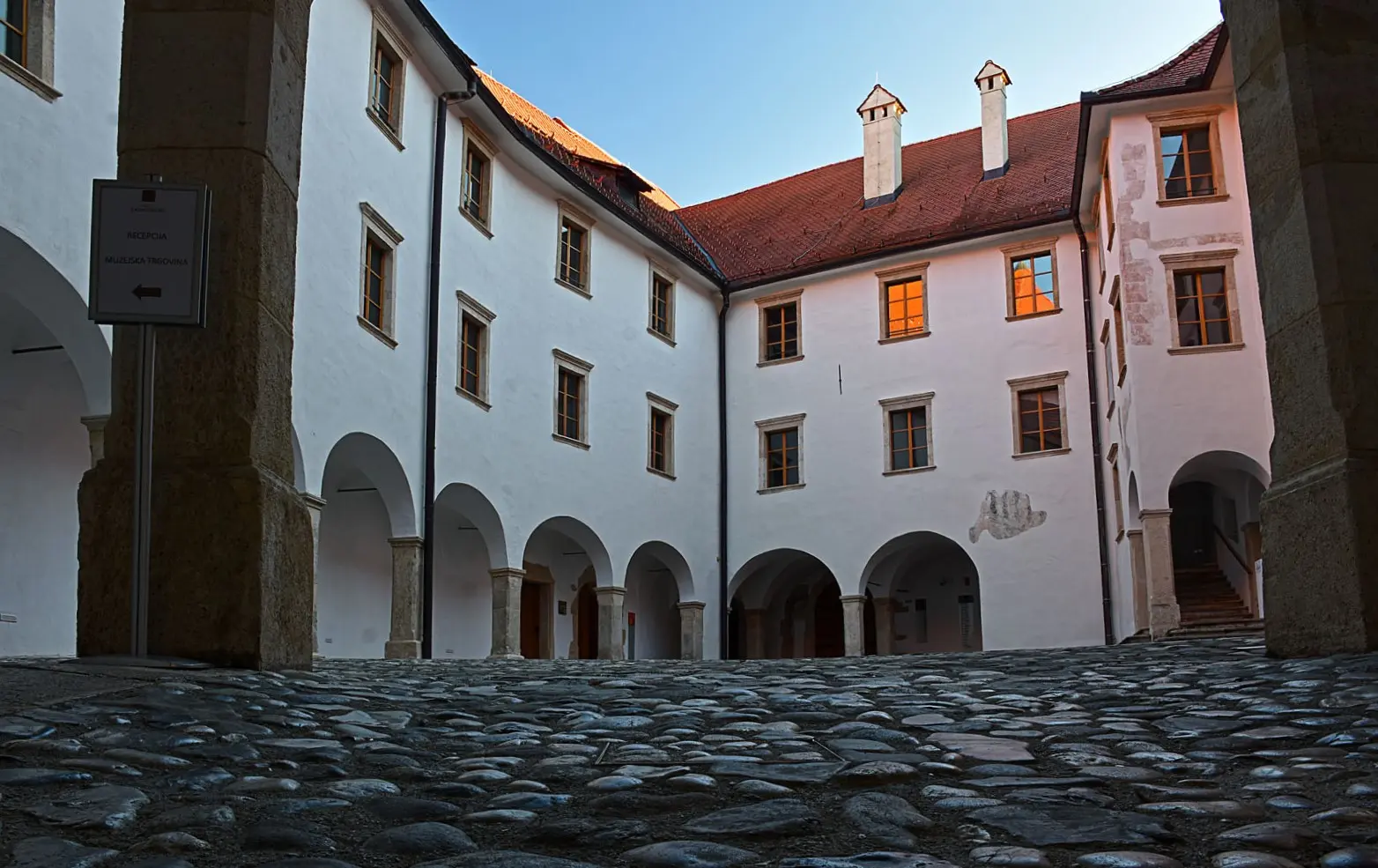 Slovenija, Slovenija dvorci, dvorci u Sloveniji, Brestanica, dvorac Rajhenburg, dvorac Rajhenburg povijest, dvorac Rajhenburg wikipedia, imperial čokolada, Rajhenburg čokolada, prva čokolada u sloveniji, logor za deportaciju Slovenaca, dvorac Rajhenburg logor, logor slovenija, Kazneno-popravni dom za žene, Primož Kozmus, sir trapist, zašto se sir trapist tako zove, Slovenia, Slovenia castles, castles in Slovenia, Brestanica, Rajhenburg castle, Rajhenburg castle history, Rajhenburg castle wikipedia, imperial chocolate, Rajhenburg chocolate, the first chocolate in Slovenia, camp for the deportation of Slovenians, Rajhenburg castle camp, camp Slovenia, Correctional center for women, Primož Kozmus, Trappist cheese, why is Trappist cheese called that,