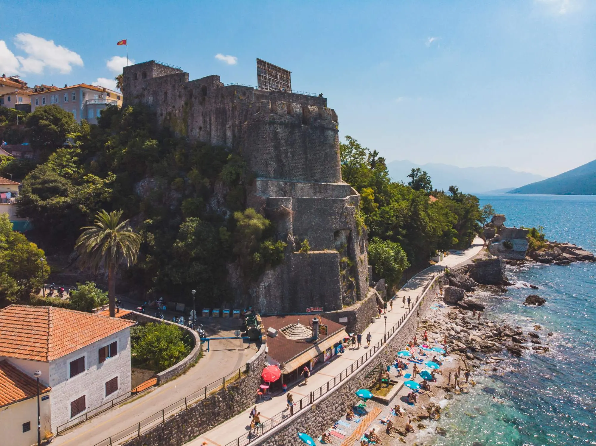 Crna Gora, Španjola, Kanli Kule, Forte Mare, Herceg Novi, Herceg Novi tvrđave, Herceg Novi kule, Bokokotorski zaljev, Tvrđava Forte Mare, kula Forte Mare, Morska tvrđava, Tvrtko I Kotromanić, Kula Apasbase, Herceg Novi kino, najstarije kino na otvorenom, najstarije kino na otvorenom u Europi,  Montenegro, Španjola, Kanli Towers, Forte Mare, Herceg Novi, Herceg Novi Fortresses, Herceg Novi Towers, Bokokotor Bay, Forte Mare Fortress, Forte Mare Tower, Sea Fortress, Tvrtko I Kotromanić, Apasbase Tower, Herceg Novi Cinema, the oldest cinema in open air, the oldest open air cinema in Europe,