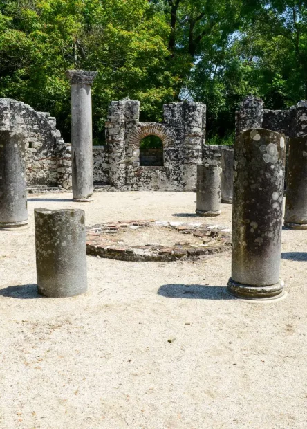 Butrint, Albanija, Luigi Marie Ugolini, bizantska krstionica, bizantska krstionica butrinit, Nacionalni park Butrinit, Albanija ruševine, Butrint, Butrint što vidjeti, Butrint što raditi, Butrint povijest, Butrint, Albania, Luigi Marie Ugolini, byzantine baptistery, byzantine baptistery butrinit, Butrinit National Park, Albania ruins, Butrint, Butrint what to see, Butrint what to do, Butrint history,