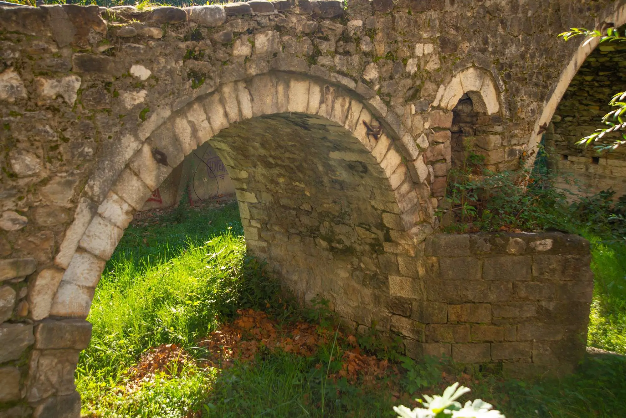 most Tabak, Tabak most, most Tabakëve, Tirana, most u Tirani, rijeka Lanë, osmanski mostovi, mostovi u Tirani, što vidjeti u Tirani, most Tabak wikipedia, most Tabak povijest, most Tabak fotografije, Tabak bridge, Tabak bridge, Tabakëve bridge, Tirana, Tirana bridge, Lanë river, Ottoman bridges, bridges in Tirana, what to see in Tirana, Tanners' Bridge, Tabak bridge wikipedia, Tabak bridge history, Tabak bridge history Tabak bridge photos,