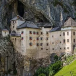 Slovenija, Predjamski dvorac, Predjamski grad, najpoznatiji slovenski dvorci, slovenski dvorci,  dvorac predjama, Zašto je Predjamski dvorac  poznat, po čemu je Predjamski dvorac  poznat, povijest Predjamskog dvorca, Predjamski dvorac wikipedia, Predjamski grad wikipedia, Erazmo Predjamski, predjamski dvorac legenda, predjamski grad legenda, Erazmo Predjamski legenda, Vitezi od Adelsberga, Guinnessova knjigu rekorda, Predjamski dvorac Guinnessovu knjigu rekorda, slovenski Robin Hood, Postojnska jama, Predjamski dvorac grad, Predjamski dvorac Igra prijestolja, vitez Erazem Predjamski, fotografije Predjamskog dvorca, povijest Predjamskog dvorca, vještice u Predjamskom dvorcu, gdje se nalazi Predjamski grad, ulaznice za postojnsku pećinu, Slovenia, Predjama castle, Predjama town, the most famous Slovenian castles, Slovenian castles, Predjamski castle, Why is Predjama castle famous, what is Predjama castle famous for, history of Predjama castle, Predjama castle wikipedia, Predjama town wikipedia, Erasmo Predjamski, Predjama castle legend, Predjama town legend, Erasmo Predjama legend, Knights of Adelsberg, Guinness book of records, Predjama castle Guinness Book of Records, Slovenian Robin Hood, Postojna Cave, Predjama Castle Game of Thrones, knight Erazem Predjamski, photos of Predjama Castle, history of Predjama Castle, witches in Predjama Castle, where Predjama Castle is located, tickets to Postojna Cave, Predjama Castle Game of Thrones, Knight Erazem of Predjama,Predjama castle photos, Predjama Castle history, predjama castle witches, where is predjama castle, postojna cave tickets