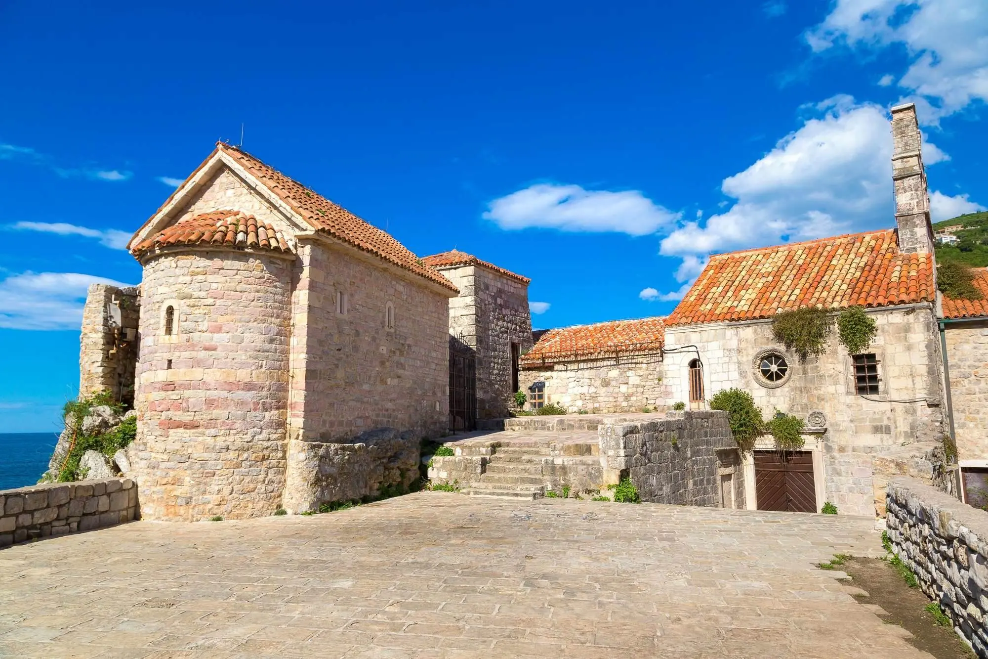 Budva, dragulj Jadranske obale, Crnogorski Miami, Tvrđava Kosmač, Kip balerine, Budvanska rivijera, Kip balerine Budva, Sveti Stefan, Plaža Sveti Stefan, Plaža Mogren, Plaža Jaz, Slovenska plaža, Budva plaže, Budvanske plaže, plaže u Budvi, Stari grad Budva, Budvanski grad, Budvanski stari grad, crkva Sv. Ivana, crkva Sv. Trojstva, Gospa od Škrpjela, Sveti Stefan, Sveti Stefan Budva, Budvansko ljeto, Grad teatra, Noćni život Budva, Budva Noćni život, sveti nikola, otok Sveti Nikola, otok Sveti Nikola Budva, otok Sveti Nikola Crna Gora, Tvrđava Mogren, Budva, the jewel of the Adriatic coast, Montenegrin Miami, Kosmač Fortress, Ballerina Statue, Budva Riviera, Ballerina Statue Budva, Sveti Stefan, Sveti Stefan Beach, Mogren Beach, Jaz Beach, Slovenska Beach, Budva Beaches, Budva Beaches, Beaches in Budva, Old Town Budva, Budva town, Budva old town, church of St. John, church of St. Trinity, Our Lady of Škrpjela, Sveti Stefan, Sveti Stefan Budva, Budva Summer, City of Theatre, Nightlife Budva, Budva Nightlife, Saint Nicholas, Island of Saint Nicholas, Island of Saint Nicholas Budva, Island of Saint Nicholas Montenegro, Mogren Fortress,