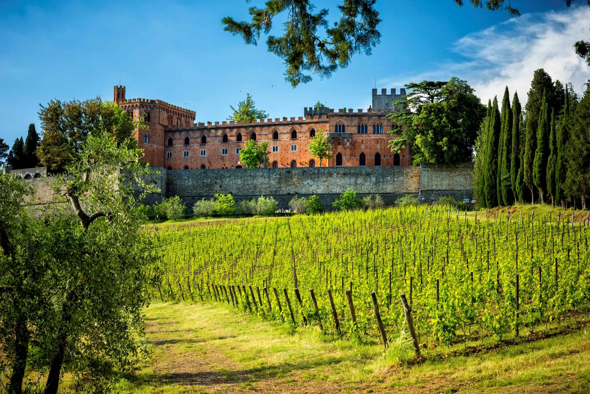 Italija, Italija tvrđave, Italija dvorci, deset najzanimljivijih tvrđava u Italiji, 10 najzanimljivijih tvrđava u Italiji, tvrđave u italiji, Dvorac Miramare, Castello di Miramare, Zamak del Monte, Castel del Monte, Barlette, Tvrđava Calascio, Rocca Calascio,Dvorac Estense, Castello Estense, Kaštel Sant'Angelo, Castel Sant'Angelo, Tvrđava Scaliger, Castello Scaligero, Sirmione, Tvrđava Bard, Forte di Bard, Kuća Savoja, Dvorac Fenis, Castello di Fénis, Aragonski dvorac, Castello Aragonese, Ischia, Dvorac Brolio, Castello di Brolio, najstarija vinarija u Italiji, Italy, Italy fortresses, Italy castles, ten most interesting fortresses in Italy, 10 most interesting fortresses in Italy, fortresses in Italy, Miramare Castle, Castello di Miramare, Zamak del Monte, Castel del Monte, Barlette, Calascio Fortress, Rocca Calascio, Estense Castle, Castello Estense, Castel Sant'Angelo, Castel Sant'Angelo, Scaliger Fortress, Castello Scaligero, Sirmione, Bard Fortress, Forte di Bard, House of Savoy, Fenis Castle, Castello di Fénis, Aragonese Castle, Castello Aragonese, Ischia, Brolio Castle, Castello di Brolio, oldest winery in Italy,