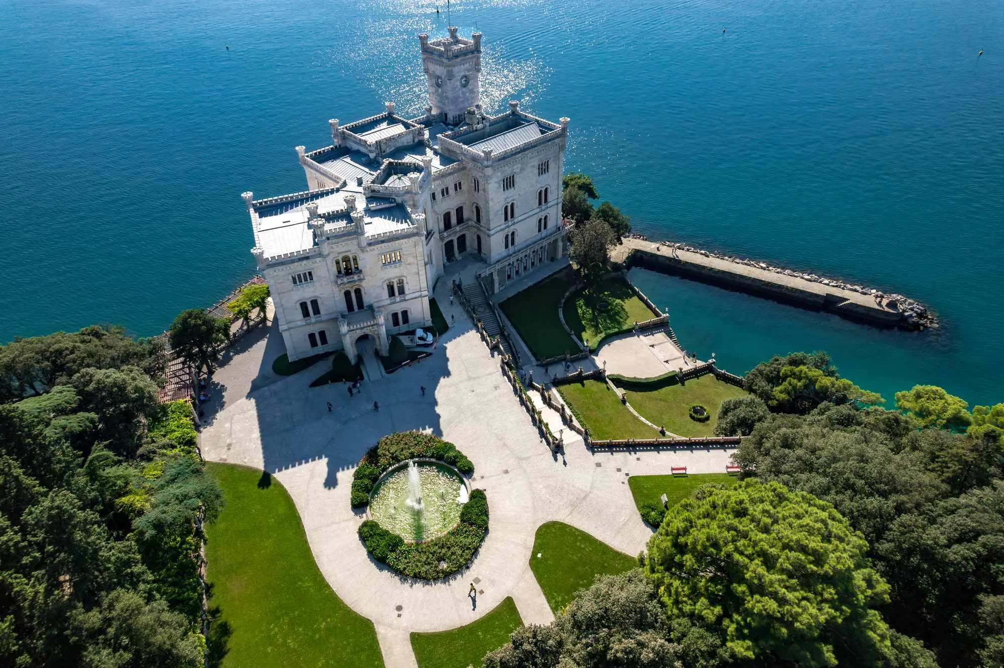 Italija, Italija tvrđave, Italija dvorci, deset najzanimljivijih tvrđava u Italiji, 10 najzanimljivijih tvrđava u Italiji, tvrđave u italiji, Dvorac Miramare, Castello di Miramare, Zamak del Monte, Castel del Monte, Barlette, Tvrđava Calascio, Rocca Calascio,Dvorac Estense, Castello Estense, Kaštel Sant'Angelo, Castel Sant'Angelo, Tvrđava Scaliger, Castello Scaligero, Sirmione, Tvrđava Bard, Forte di Bard, Kuća Savoja, Dvorac Fenis, Castello di Fénis, Aragonski dvorac, Castello Aragonese, Ischia, Dvorac Brolio, Castello di Brolio, najstarija vinarija u Italiji, Italy, Italy fortresses, Italy castles, ten most interesting fortresses in Italy, 10 most interesting fortresses in Italy, fortresses in Italy, Miramare Castle, Castello di Miramare, Zamak del Monte, Castel del Monte, Barlette, Calascio Fortress, Rocca Calascio, Estense Castle, Castello Estense, Castel Sant'Angelo, Castel Sant'Angelo, Scaliger Fortress, Castello Scaligero, Sirmione, Bard Fortress, Forte di Bard, House of Savoy, Fenis Castle, Castello di Fénis, Aragonese Castle, Castello Aragonese, Ischia, Brolio Castle, Castello di Brolio, oldest winery in Italy,