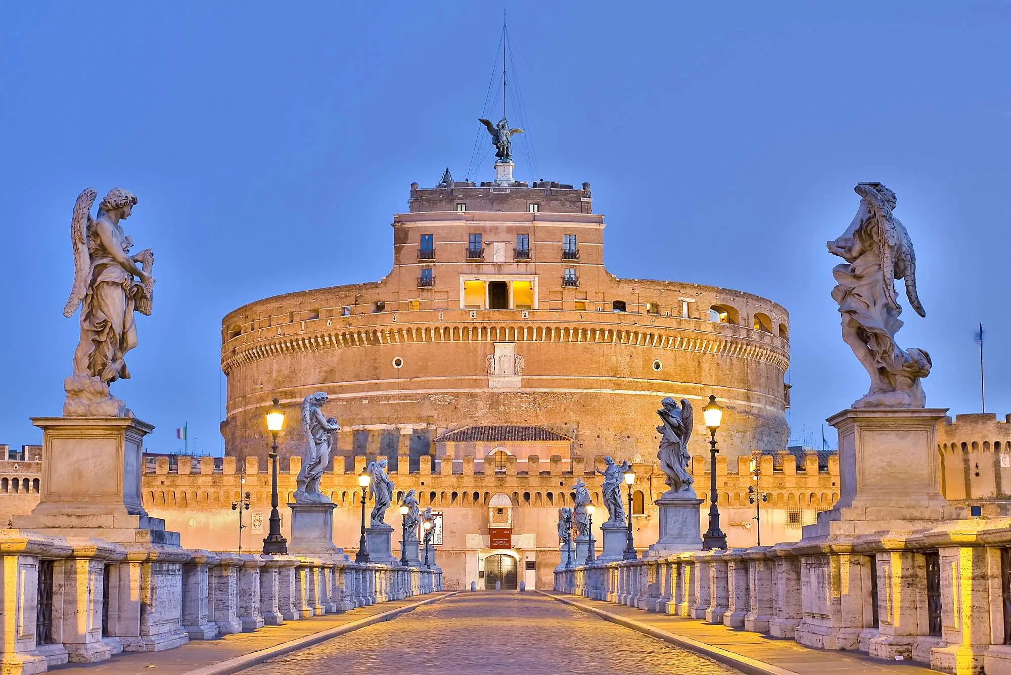 Italija, Italija tvrđave, Italija dvorci, deset najzanimljivijih tvrđava u Italiji, 10 najzanimljivijih tvrđava u Italiji, tvrđave u italiji, Dvorac Miramare, Castello di Miramare, Zamak del Monte, Castel del Monte, Barlette, Tvrđava Calascio, Rocca Calascio,Dvorac Estense, Castello Estense, Kaštel Sant'Angelo, Castel Sant'Angelo, Tvrđava Scaliger, Castello Scaligero, Sirmione, Tvrđava Bard, Forte di Bard, Kuća Savoja, Dvorac Fenis, Castello di Fénis, Aragonski dvorac, Castello Aragonese, Ischia, Dvorac Brolio, Castello di Brolio, najstarija vinarija u Italiji, Italy, Italy fortresses, Italy castles, ten most interesting fortresses in Italy, 10 most interesting fortresses in Italy, fortresses in Italy, Miramare Castle, Castello di Miramare, Zamak del Monte, Castel del Monte, Barlette, Calascio Fortress, Rocca Calascio, Estense Castle, Castello Estense, Castel Sant'Angelo, Castel Sant'Angelo, Scaliger Fortress, Castello Scaligero, Sirmione, Bard Fortress, Forte di Bard, House of Savoy, Fenis Castle, Castello di Fénis, Aragonese Castle, Castello Aragonese, Ischia, Brolio Castle, Castello di Brolio, oldest winery in Italy,