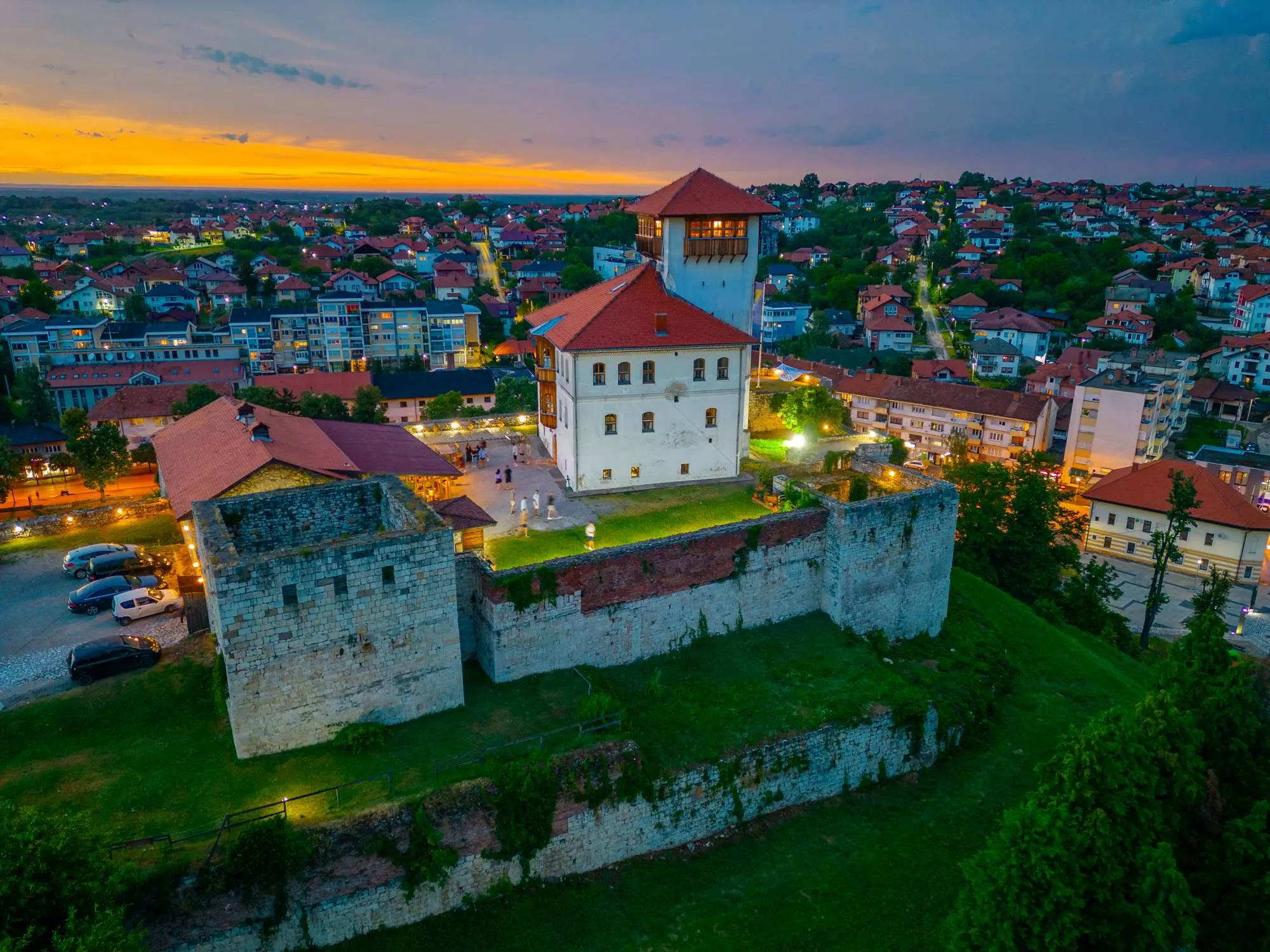 Gradačac, Stari grad Gradačac, Kula Gradačac, kula Husein-kapetana Gradaščevića, Zmaj od Bosne, utvrda Gradačac, Gradačac tvrđava, džamija sultana Mehmeda Fatiha, nacionalni spomenik Bosne i Hercegovine, muzej Husein-kapetanu Gradaščeviću, Stari grad Gradačac muzej, Bijela kula u Gradačcu, dvorci u bosni i hercegovini, tvrđave u bosni i hercegovini Gradačac, Old Town Gradačac, Gradačac Tower, Tower of Husein-Captain Gradaščević, Dragon of Bosnia, Fort Gradačac, Gradačac Fortress, Mosque of Sultan Mehmed Fatih, National Monument of Bosnia and Herzegovina, Museum of Husein-Captain Gradaščević, Old Town Gradačac Museum, White Tower in Gradačac,Gradačac castle, Gradacac, Gradacac bosnia, Gradacac castle, Castles in Bosnia and Herzegovina, Fortresses in Bosnia and Herzegovina