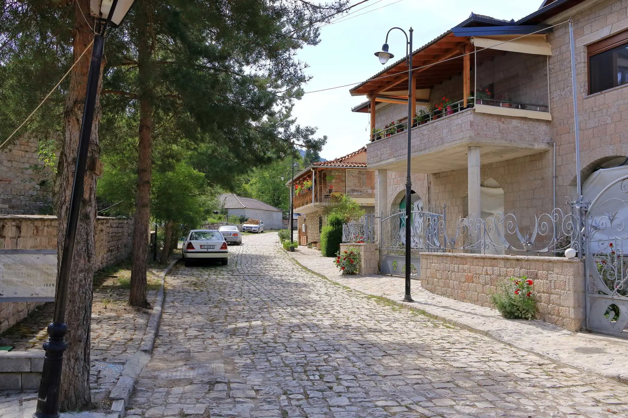 Voskopoja, Moskopolje, Albanija, Dardha, David Selenica, braća Zografi, Korča, Korce, crkva svetog Nikole, crkva svetog Atanazija, manastir svetog Prodhroma, lakror, Voskopoja albania, zanimljive destinacije albanija, mjesta za istraživanje u albaniji, albanska sela, zanimljiva mjesta u albaniji, sela u albaniji, što vidjeti u albaniji,Voskopoja, Moskopolje, Albania, Dardha, David Selenica, Zografi brothers, Korča, Korce, church of St. Nicholas, church of St. Athanasius, monastery of St. Prodhrom, lakror, Voskopoja albania, interesting destinations albania, places to explore in albania, albanian villages, interesting places in albania, villages in albania, what to see in albania