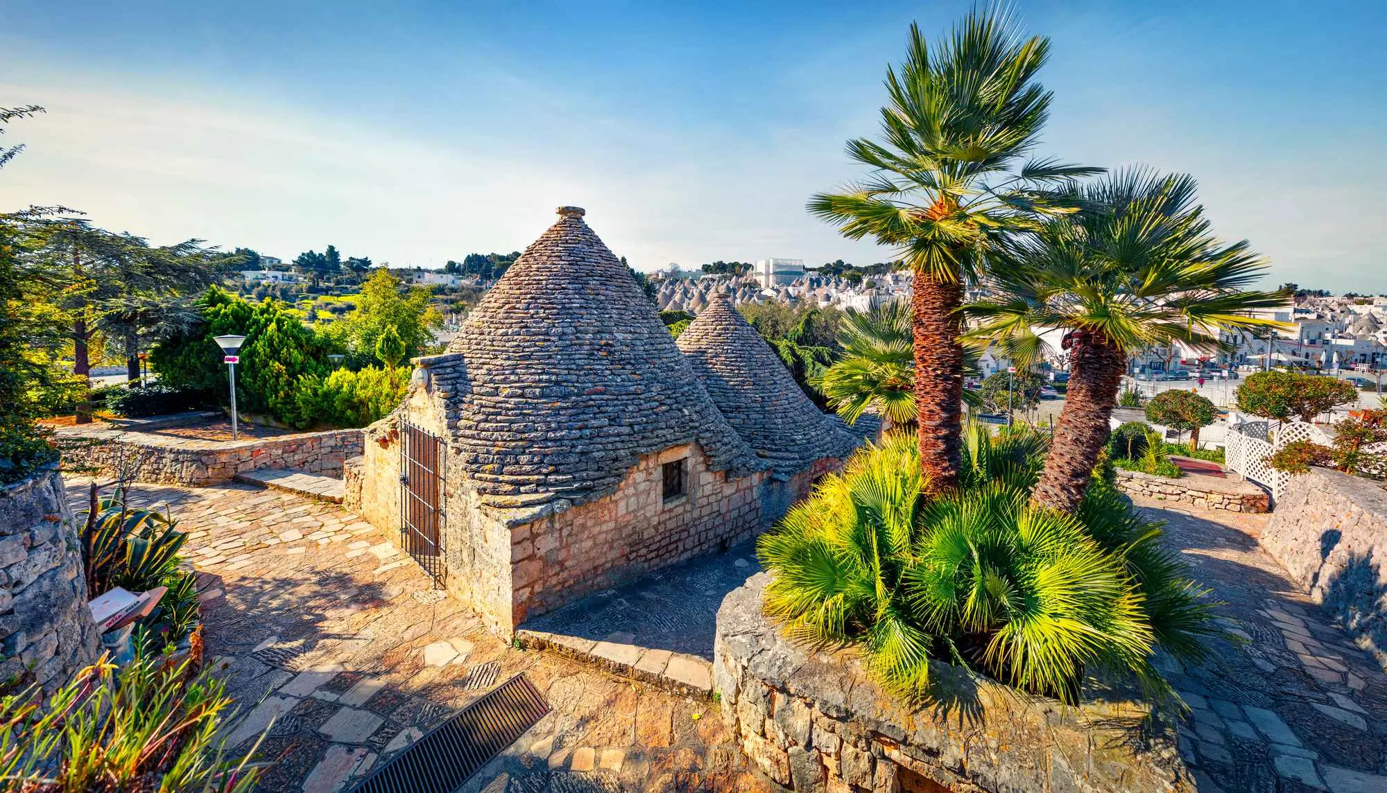 Palmanova, Italija, Alberobello, Civita di Bagnoregio, grad trullija, Apulija, kuće sa stožastim krovovima, trulli kuće, Rione Monti, Aia Piccola, Trullo Sovrano, Alberobello atrakcije, crkva sv. Antuna Alberobello, Alberobello muzej, Palmanova, Italy, Alberobello, Civita di Bagnoregio, city of trulli, Apulia, houses with conical roofs, trulli houses, Rione Monti, Aia Piccola, Trullo Sovrano, Alberobello attractions, church of St. Anthony Alberobello, Alberobello museum,