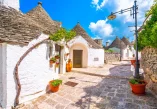 Palmanova, Italija, Alberobello, Civita di Bagnoregio, grad trullija, Apulija, kuće sa stožastim krovovima, trulli kuće, Rione Monti, Aia Piccola, Trullo Sovrano, Alberobello atrakcije, crkva sv. Antuna Alberobello, Alberobello muzej,  Palmanova, Italy, Alberobello, Civita di Bagnoregio, city of trulli, Apulia, houses with conical roofs, trulli houses, Rione Monti, Aia Piccola, Trullo Sovrano, Alberobello attractions, church of St. Anthony Alberobello, Alberobello museum,
